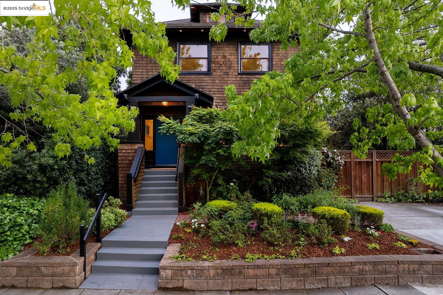 2316 Carleton St