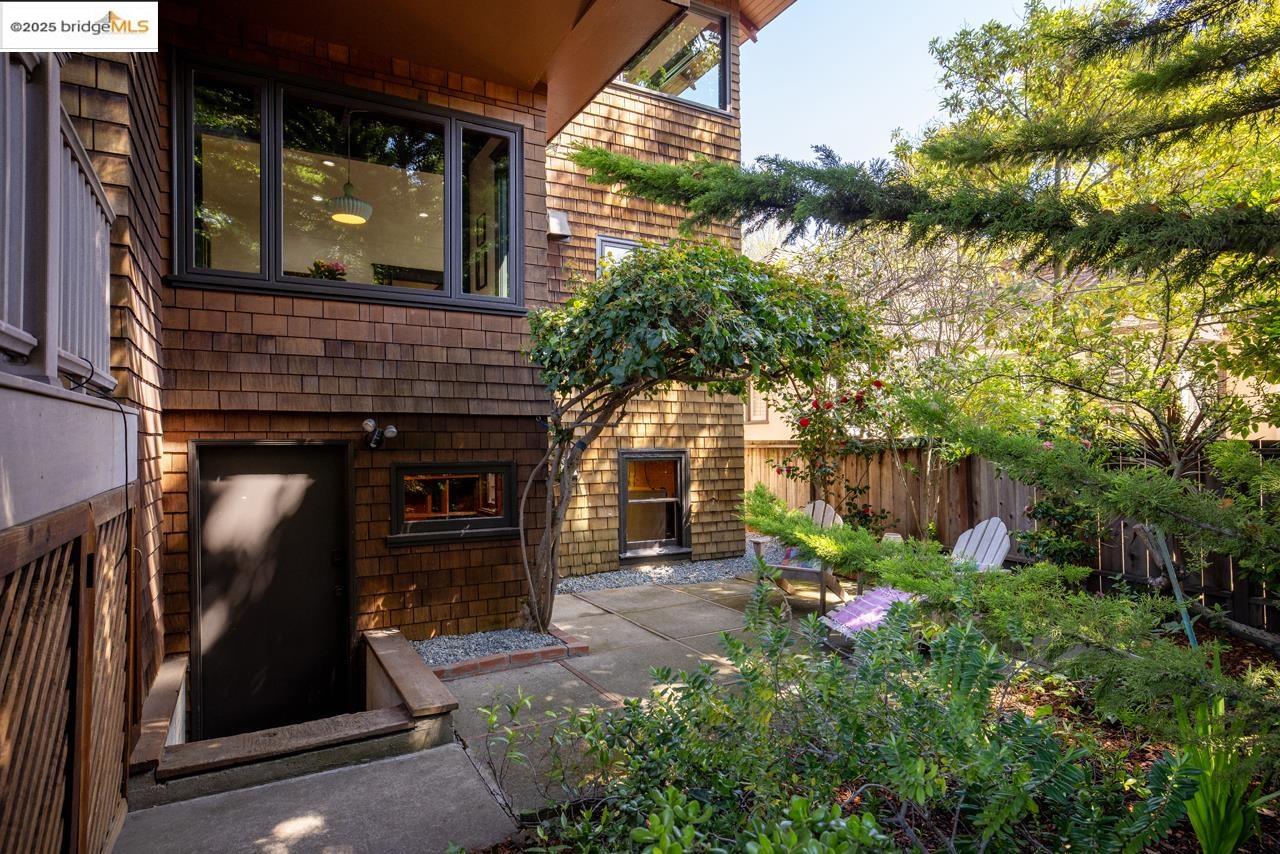 2316 Carleton St