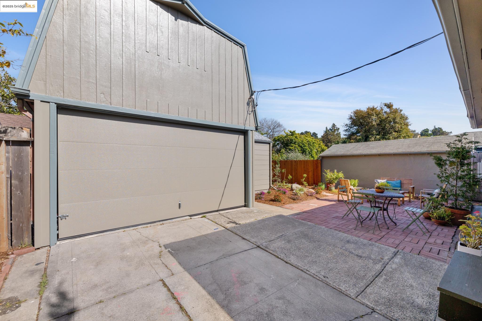 2320 Cedar St