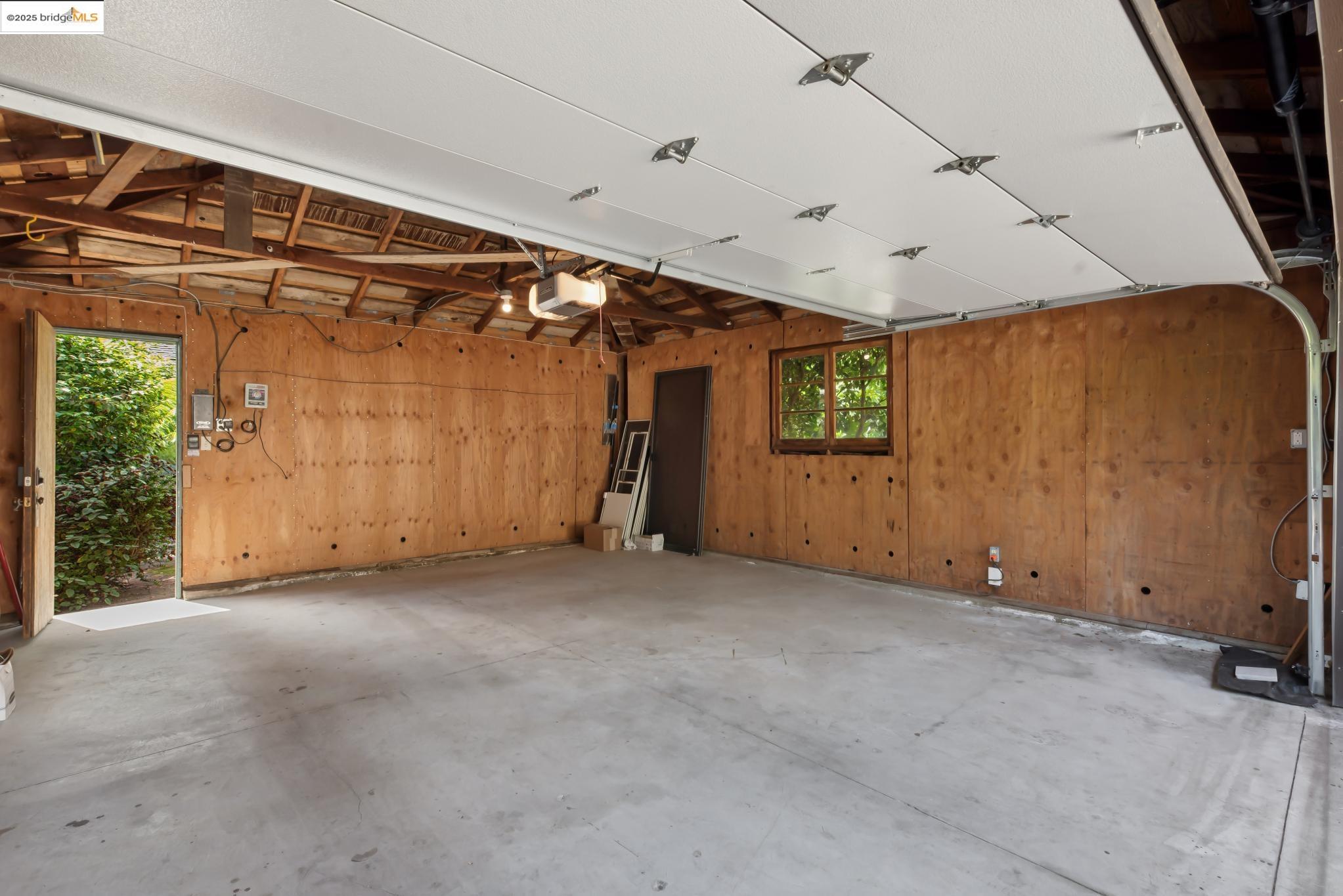 1270 Queens Rd