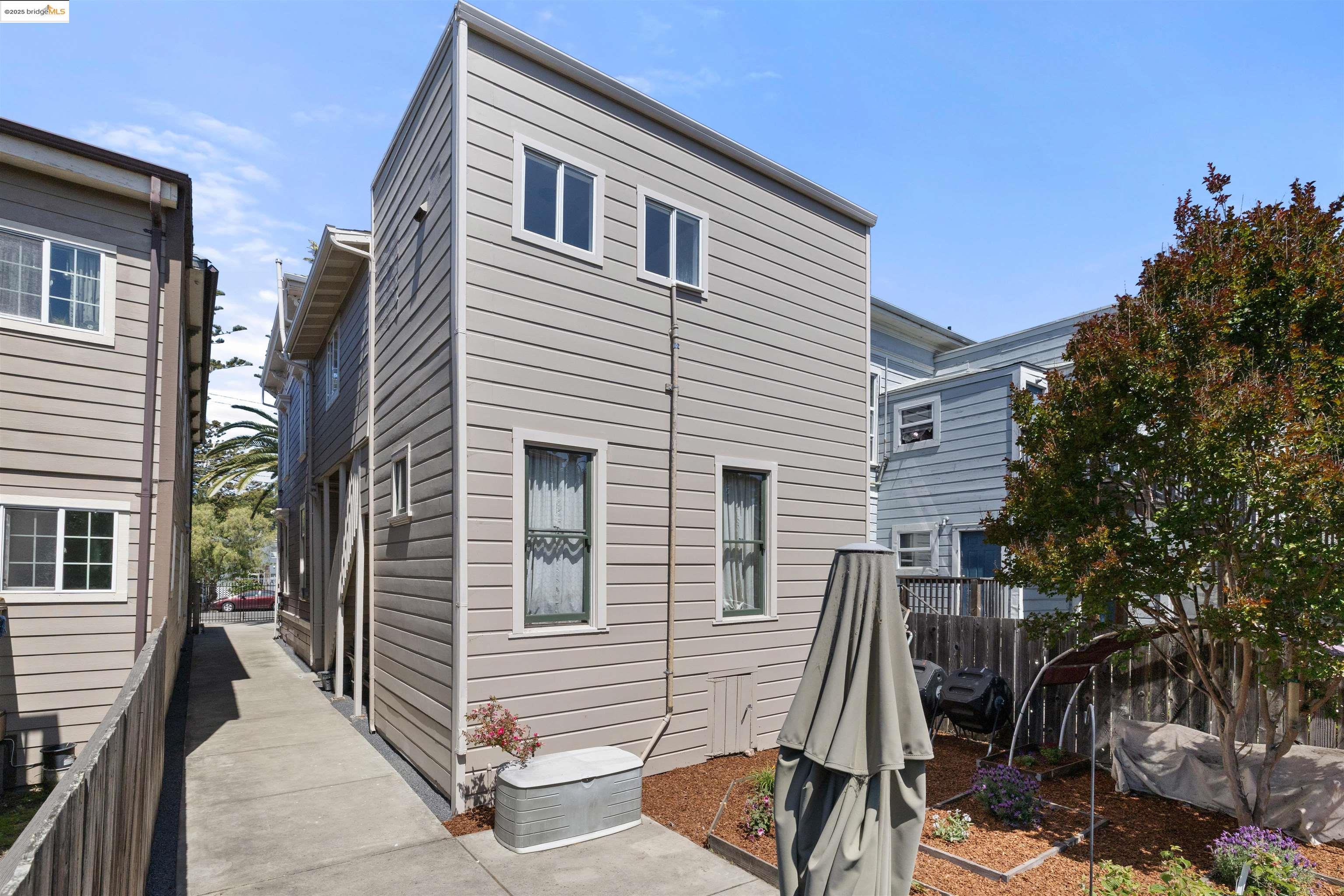 924 Center St