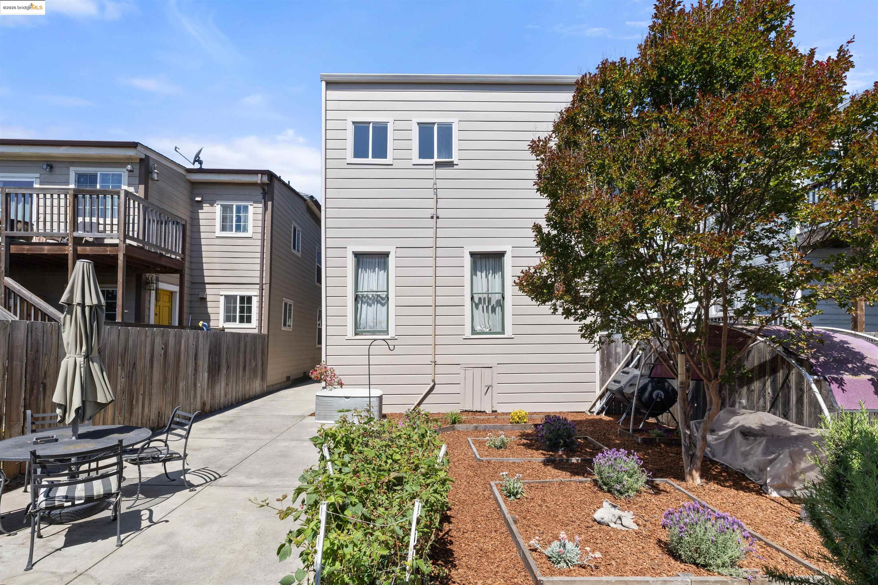 924 Center St