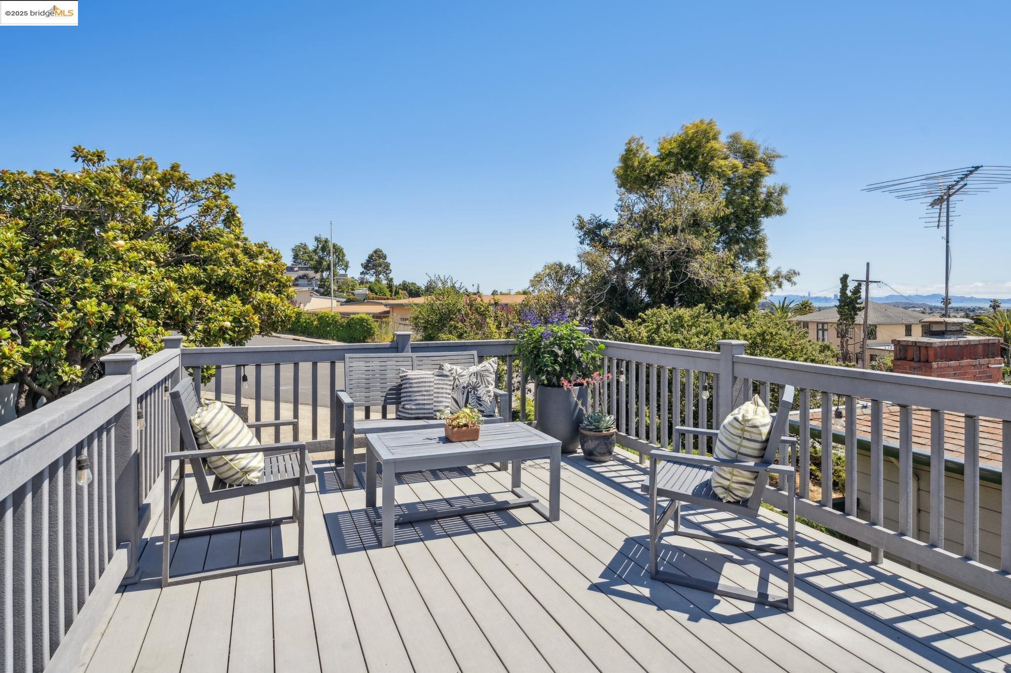 5866 Ralston Ave