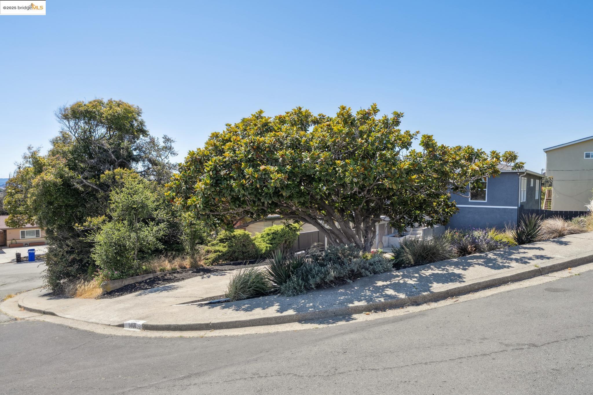 5866 Ralston Ave