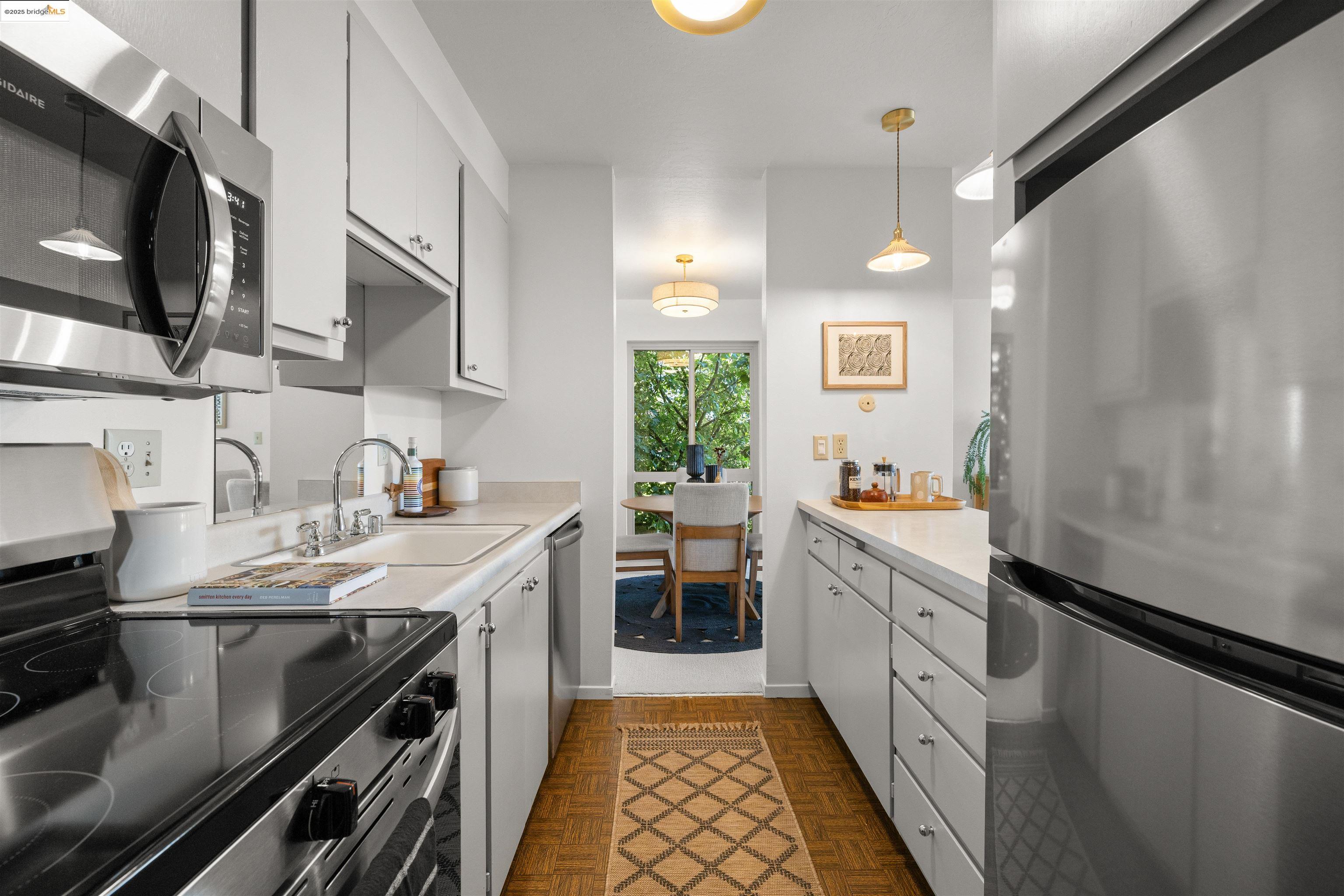 555 Jean St # 417