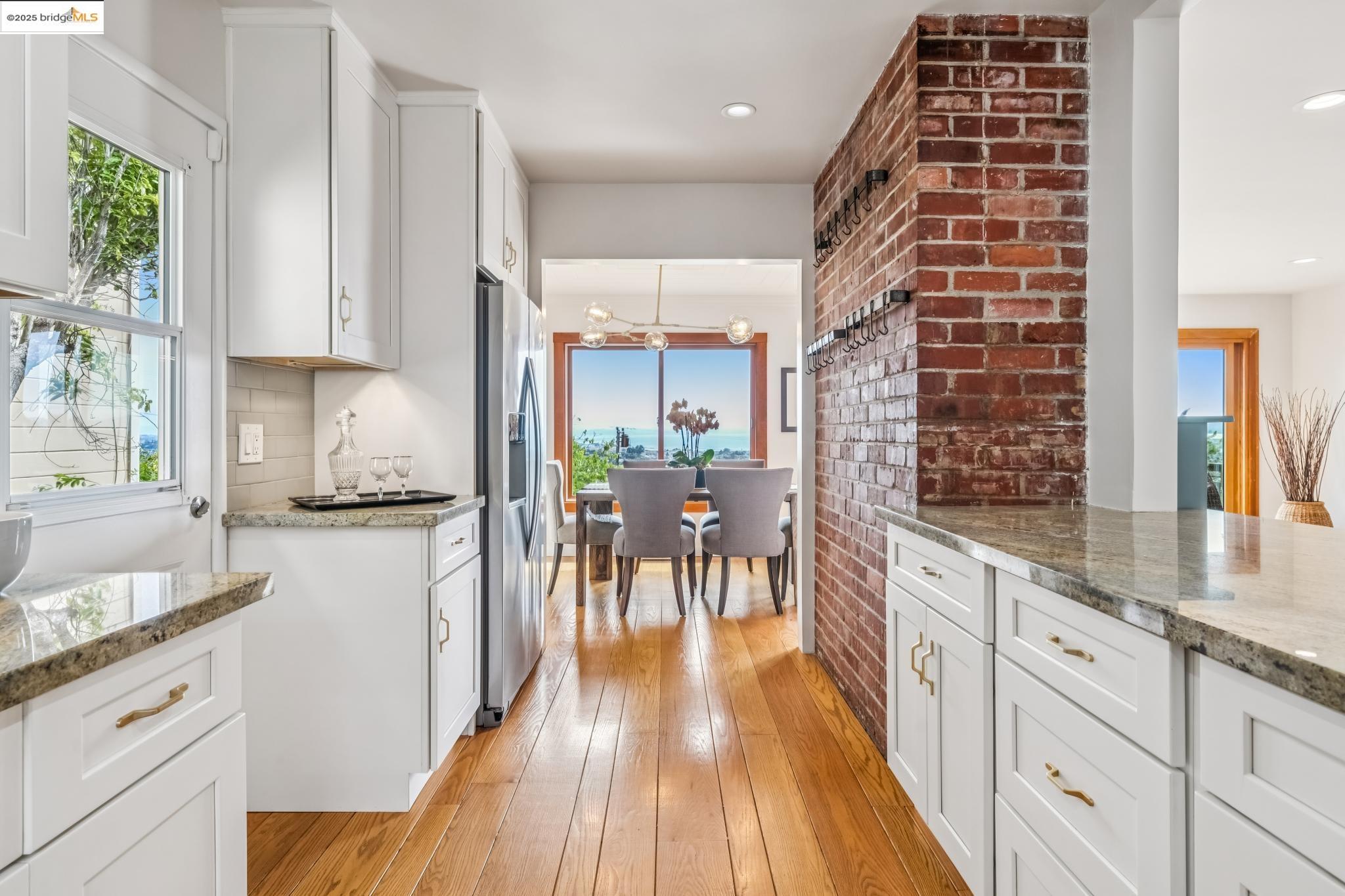 6934 Fairview Dr