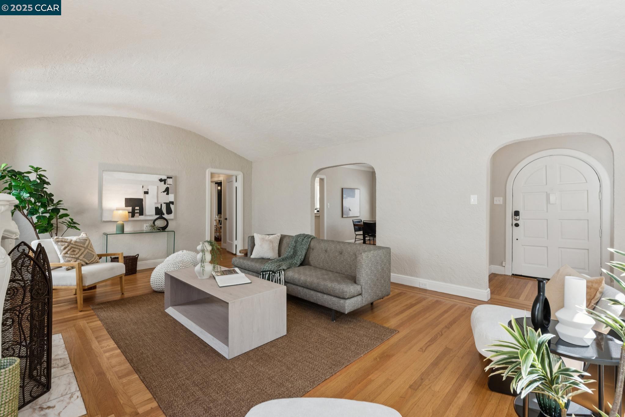 545 Colusa Ave