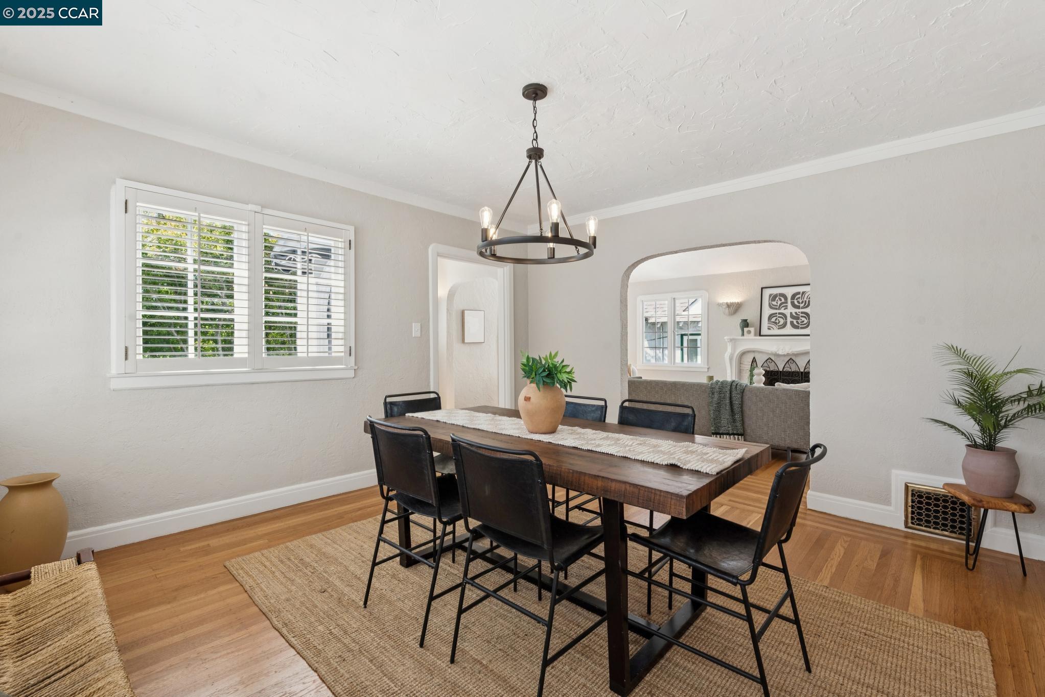545 Colusa Ave