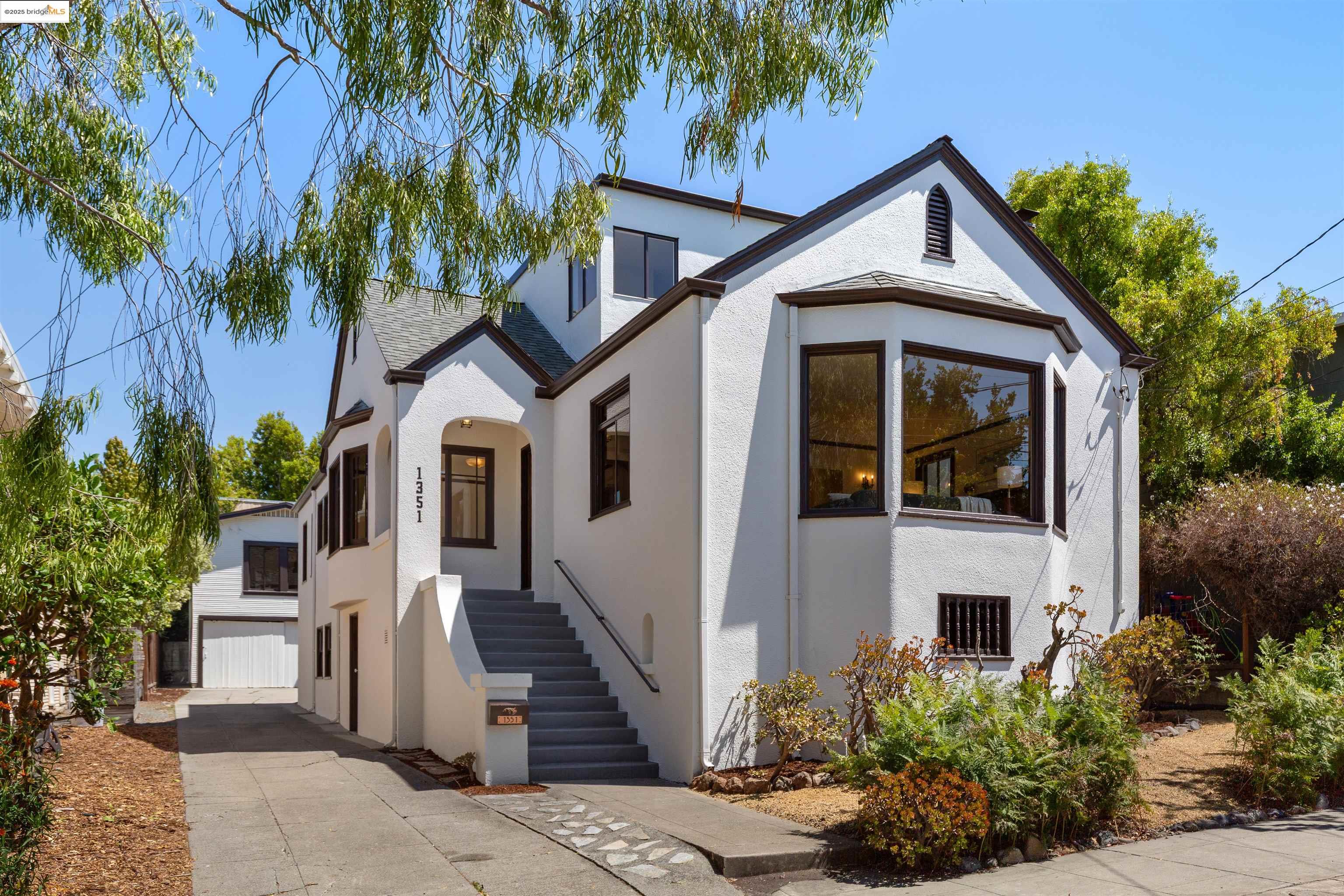 1351 Carlotta Ave