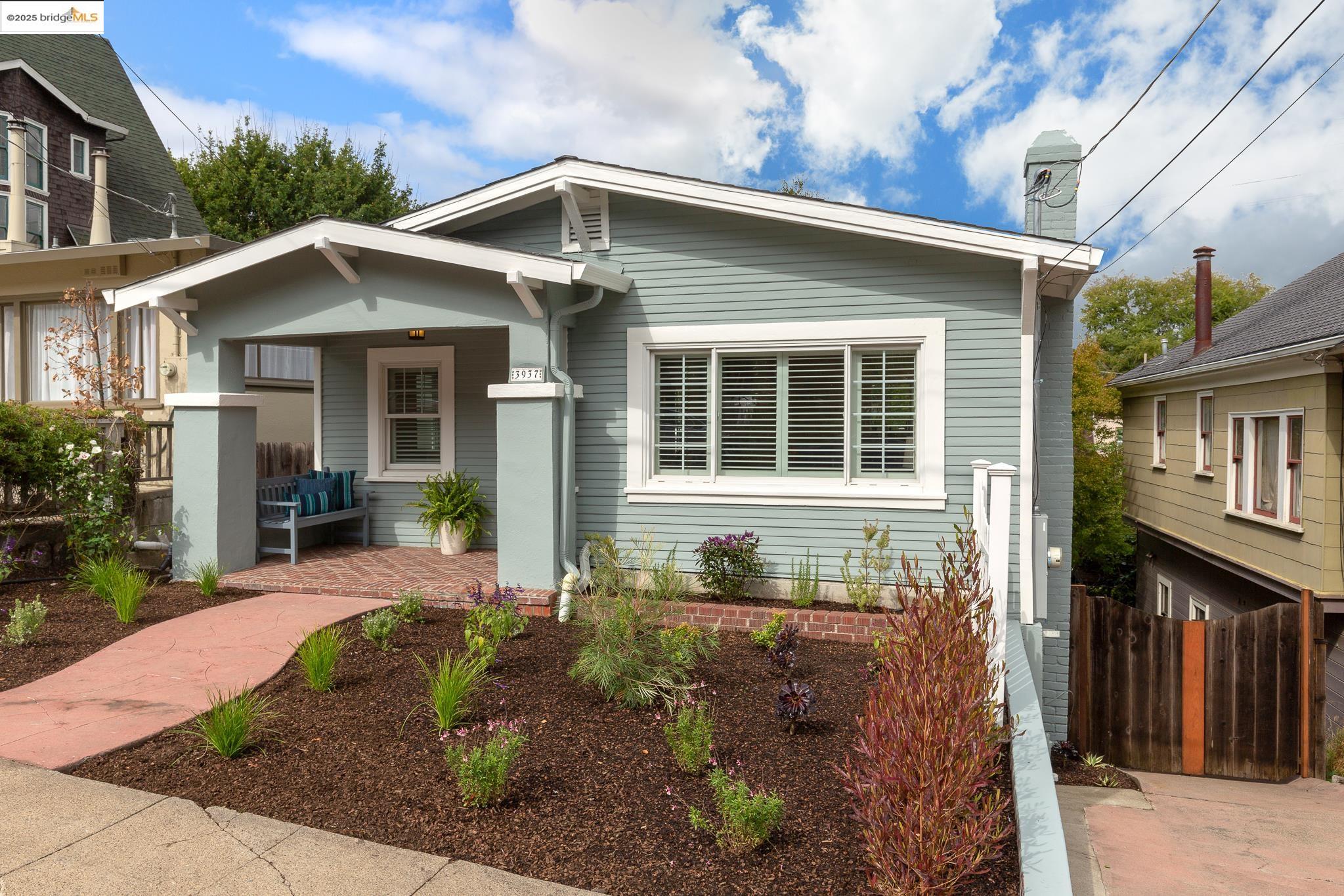 3937 Greenwood Ave