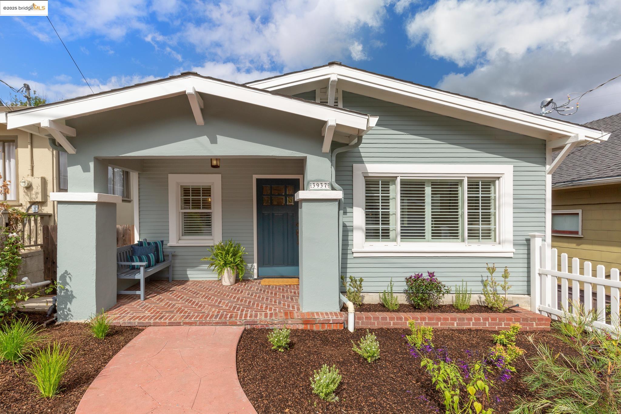 3937 Greenwood Ave
