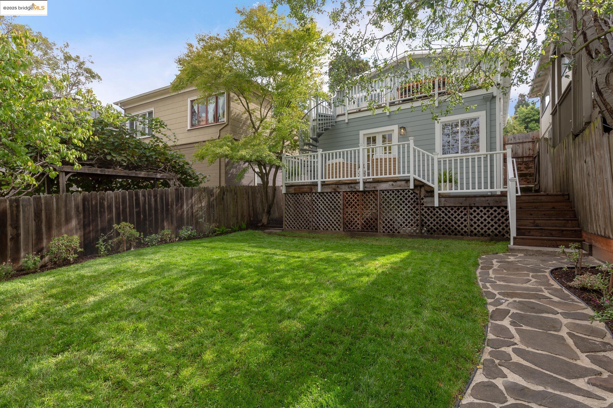 3937 Greenwood Ave