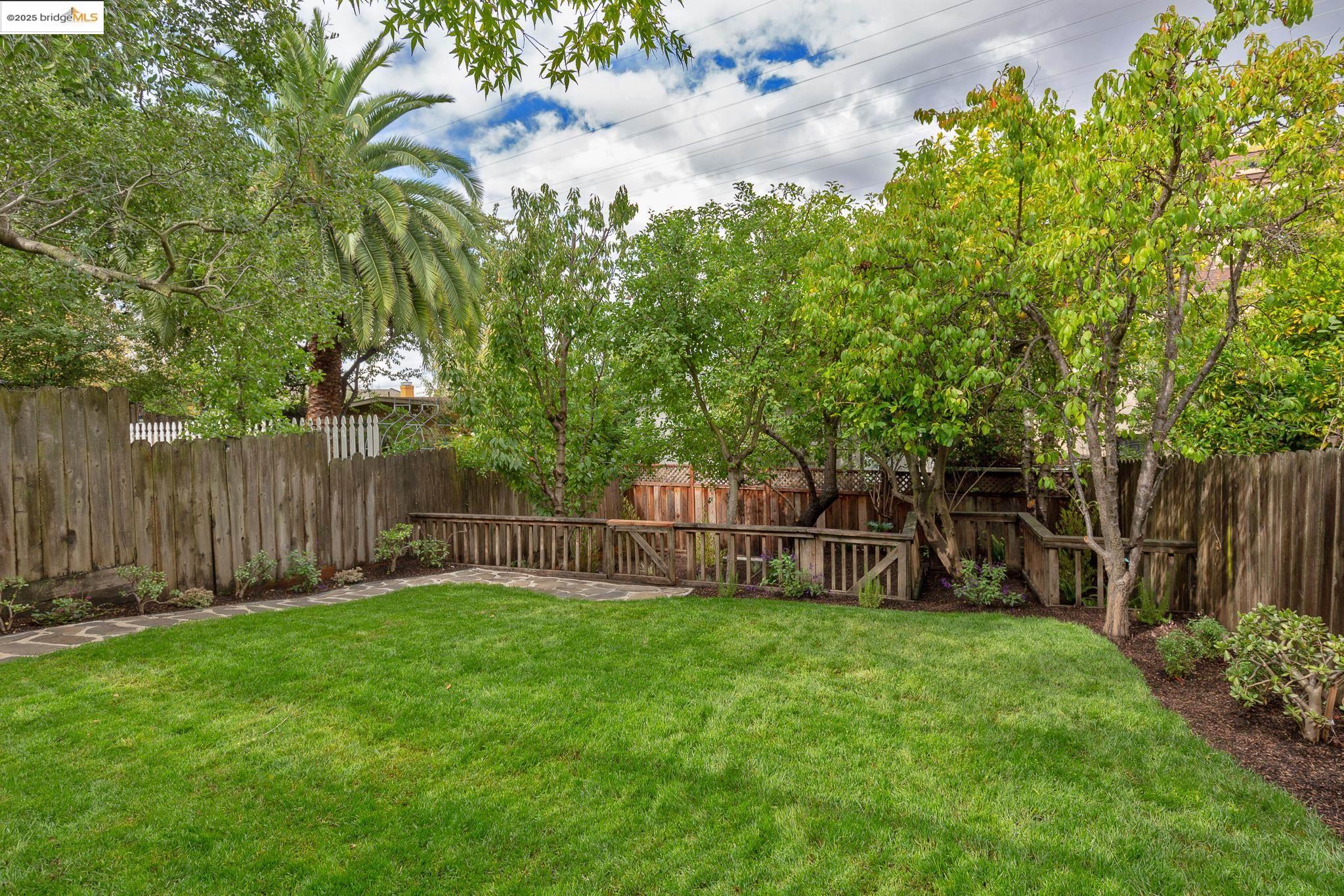3937 Greenwood Ave