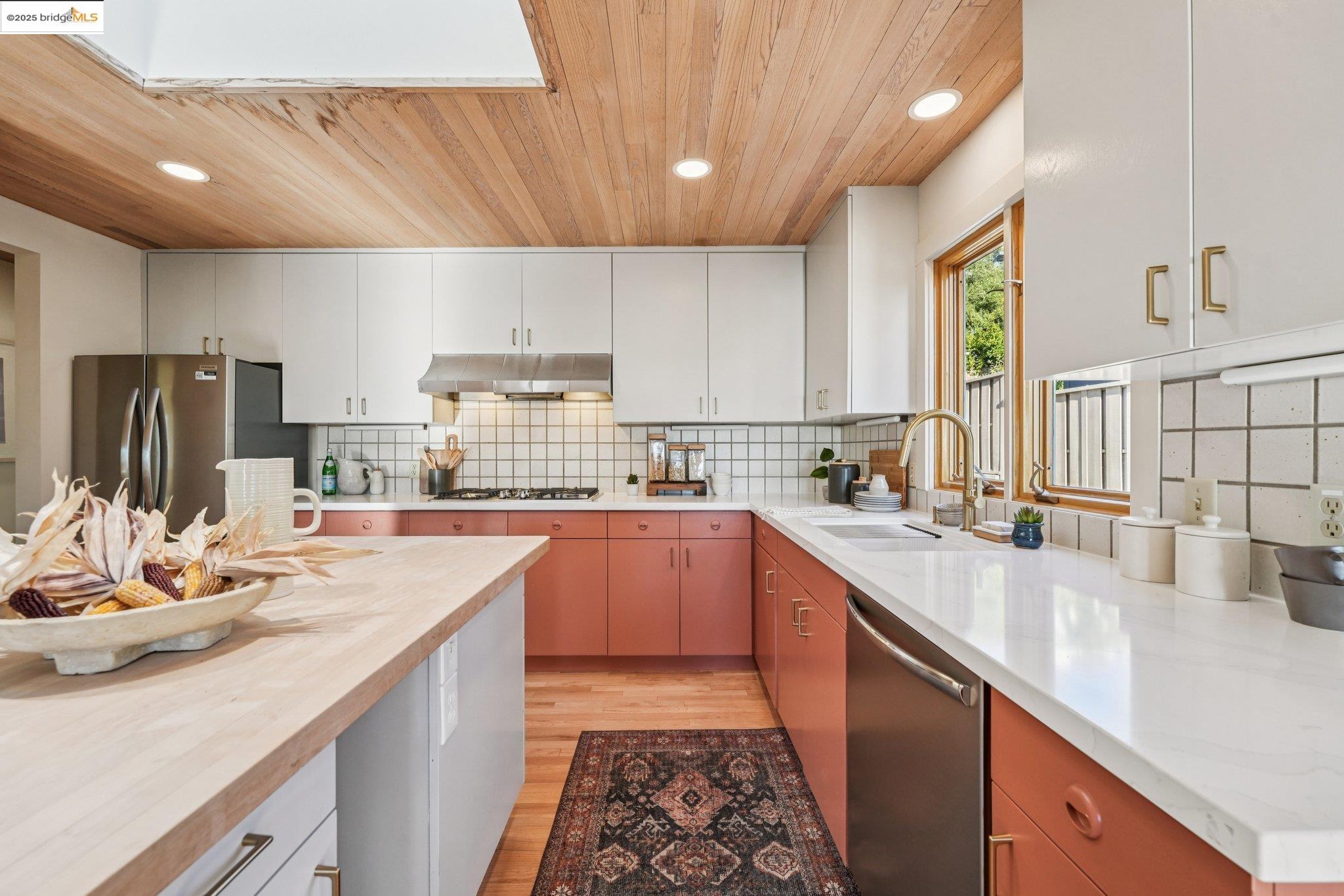 19 Highland Blvd