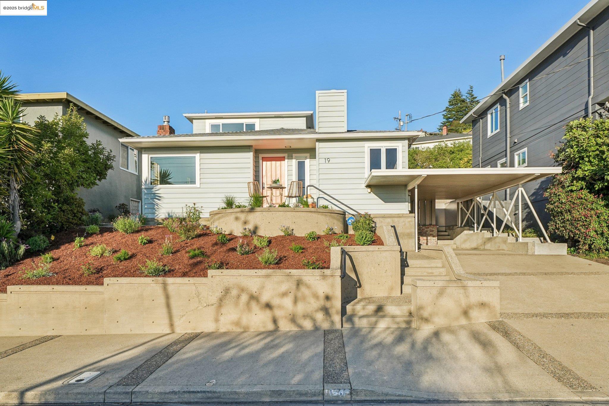 19 Highland Blvd