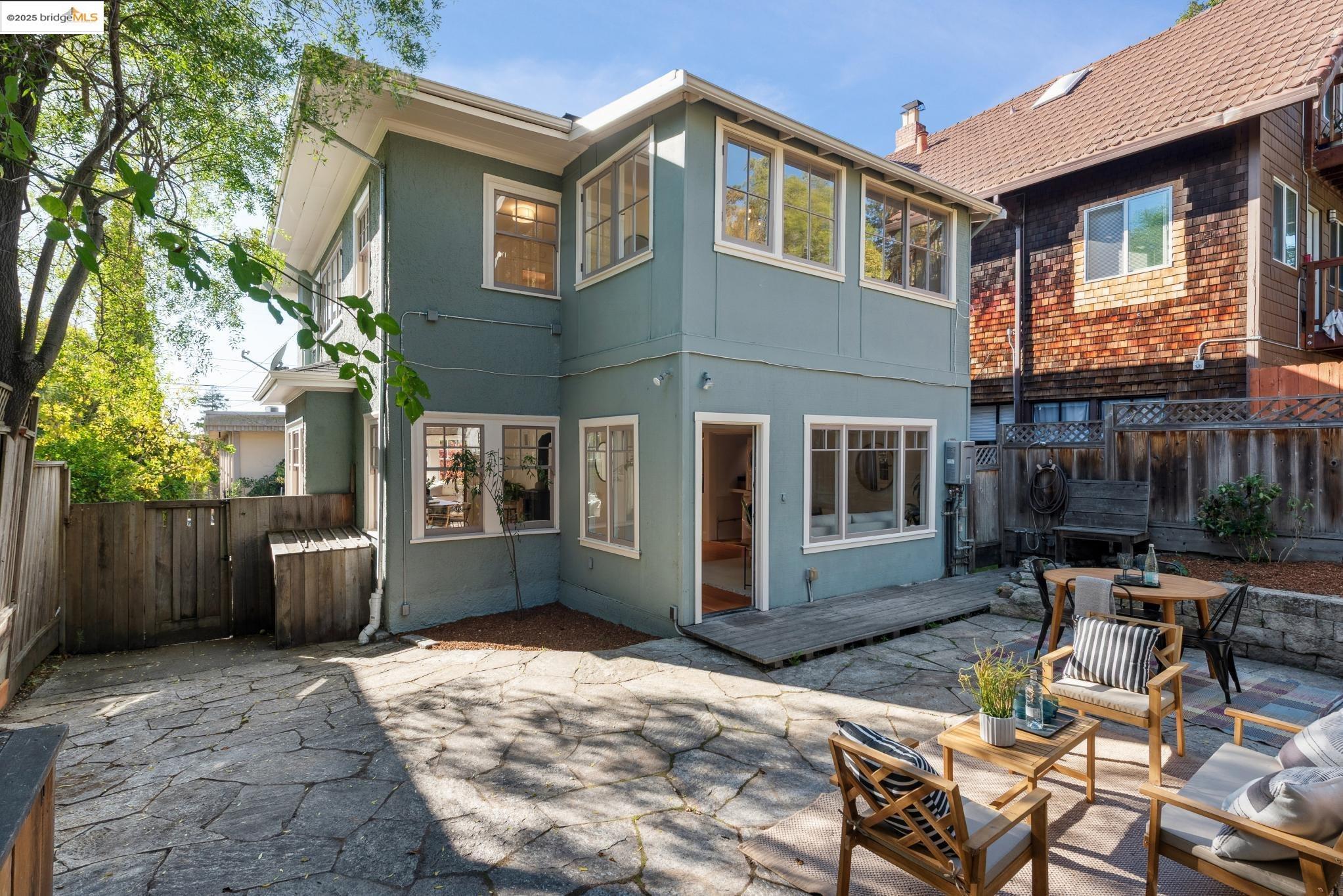 1141 Oxford St
