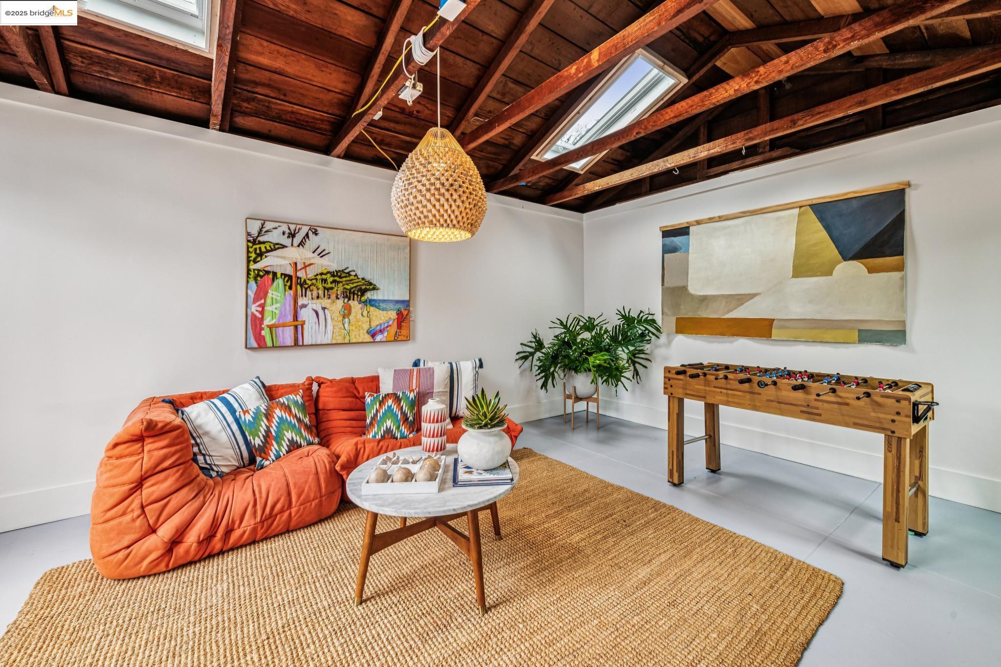 734 Ensenada Ave