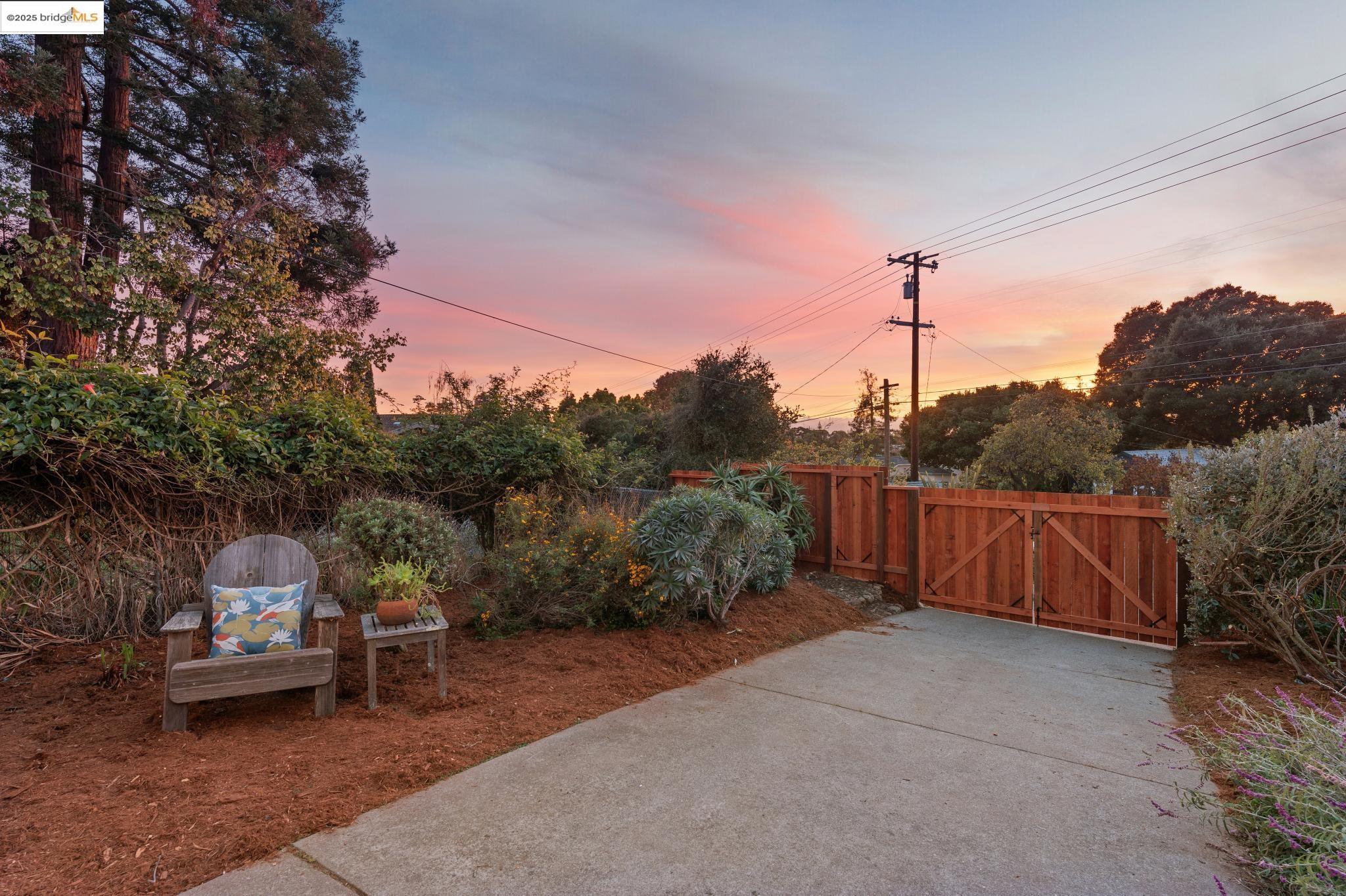 608 Colusa Ave