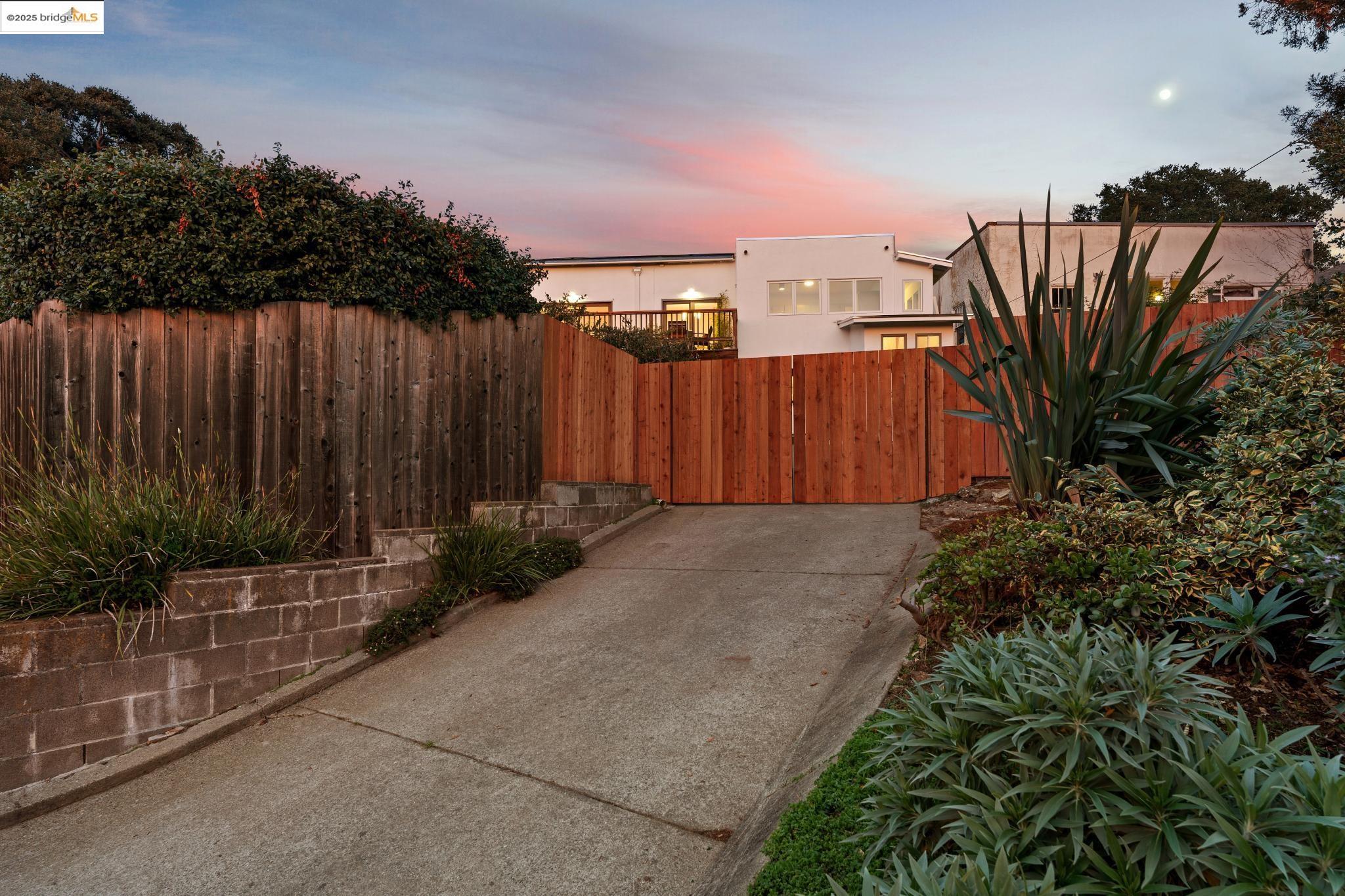 608 Colusa Ave