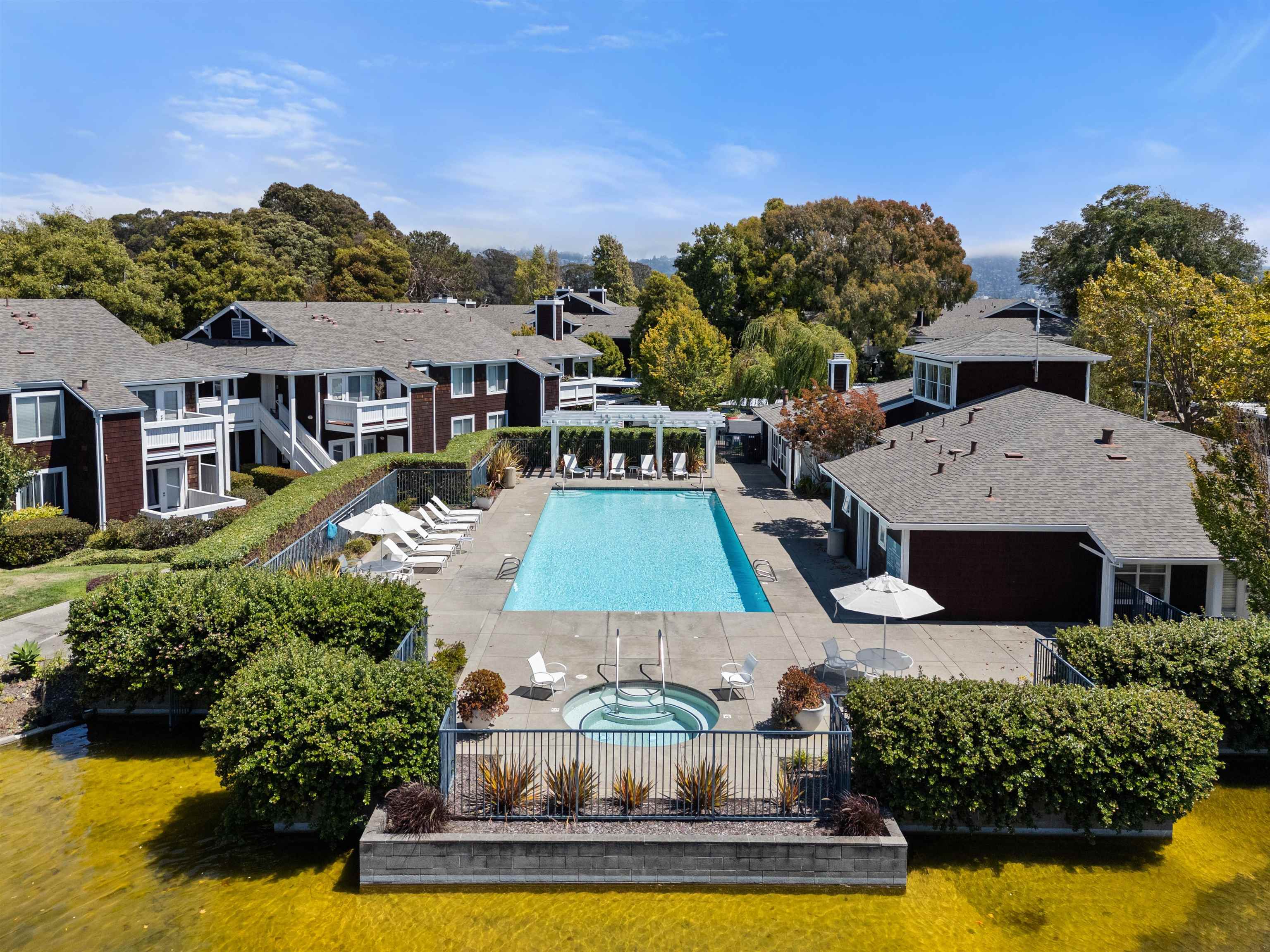 166 Bayside Ct