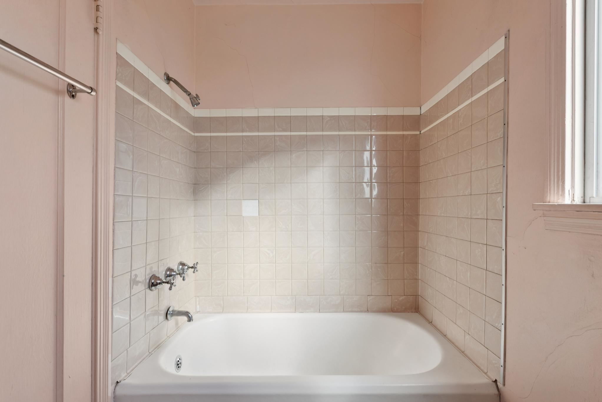 725 Pomona Ave
