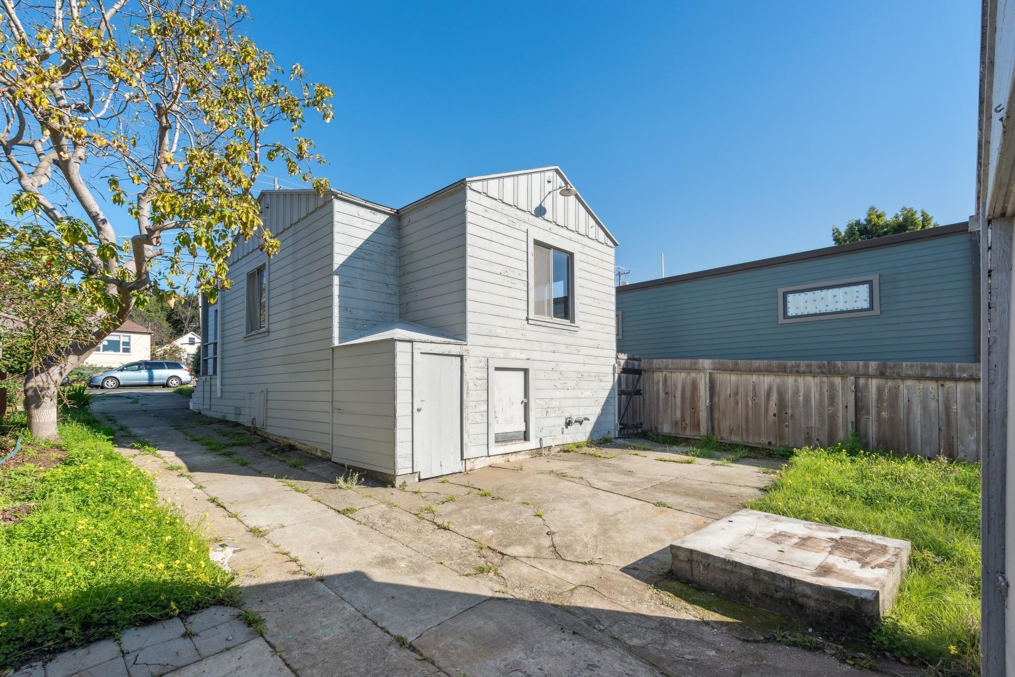 725 Pomona Ave