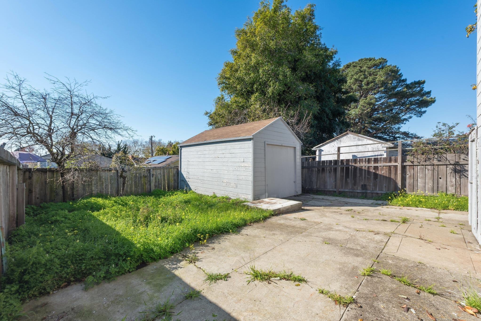 725 Pomona Ave