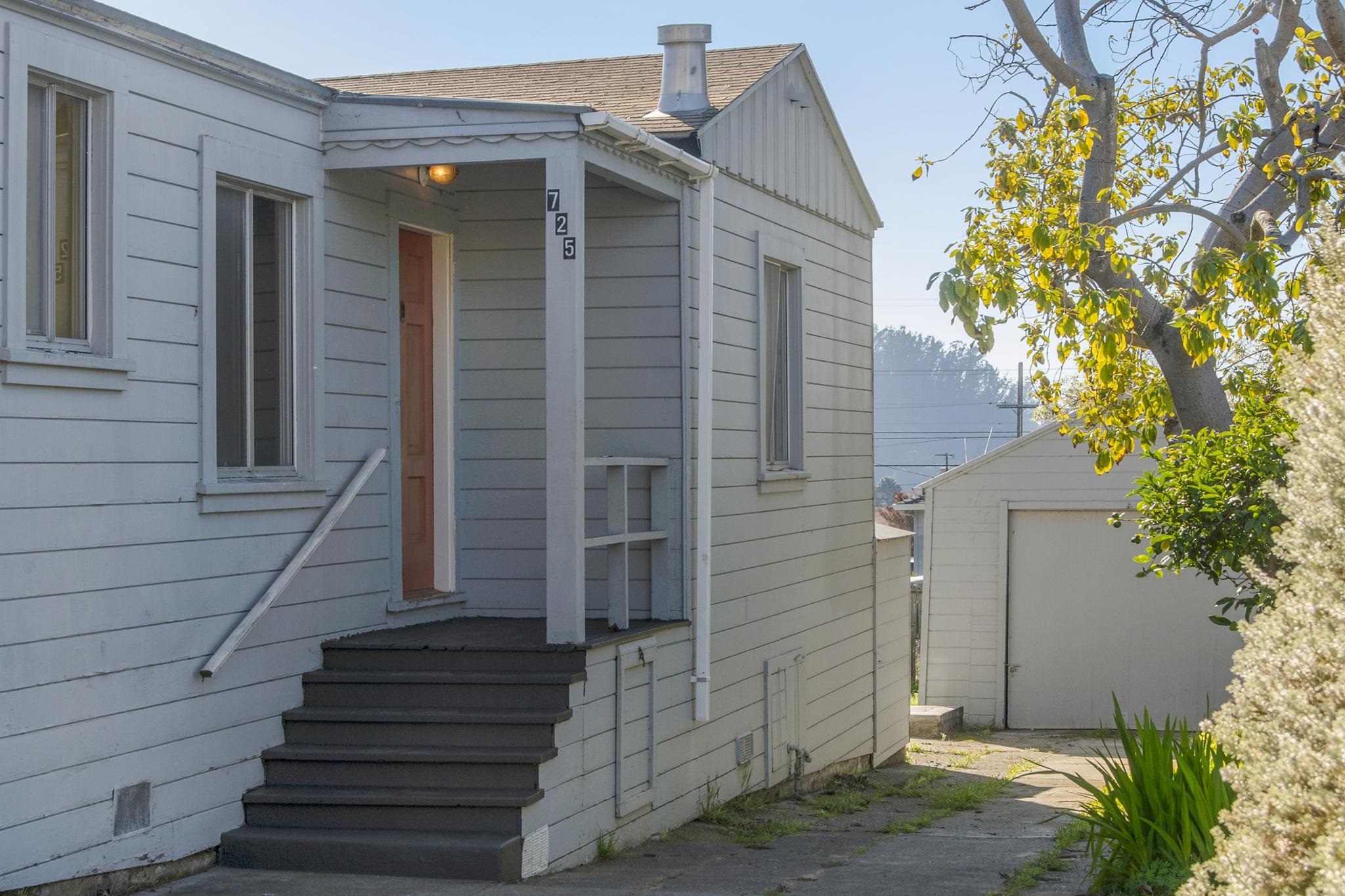 725 Pomona Ave