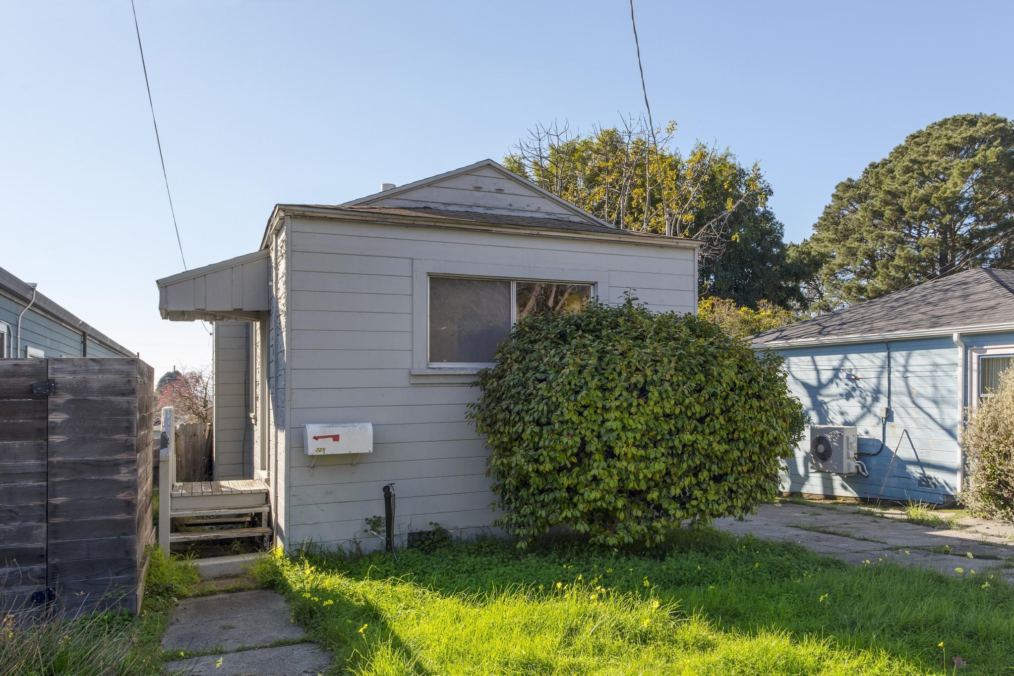 725 Pomona Ave