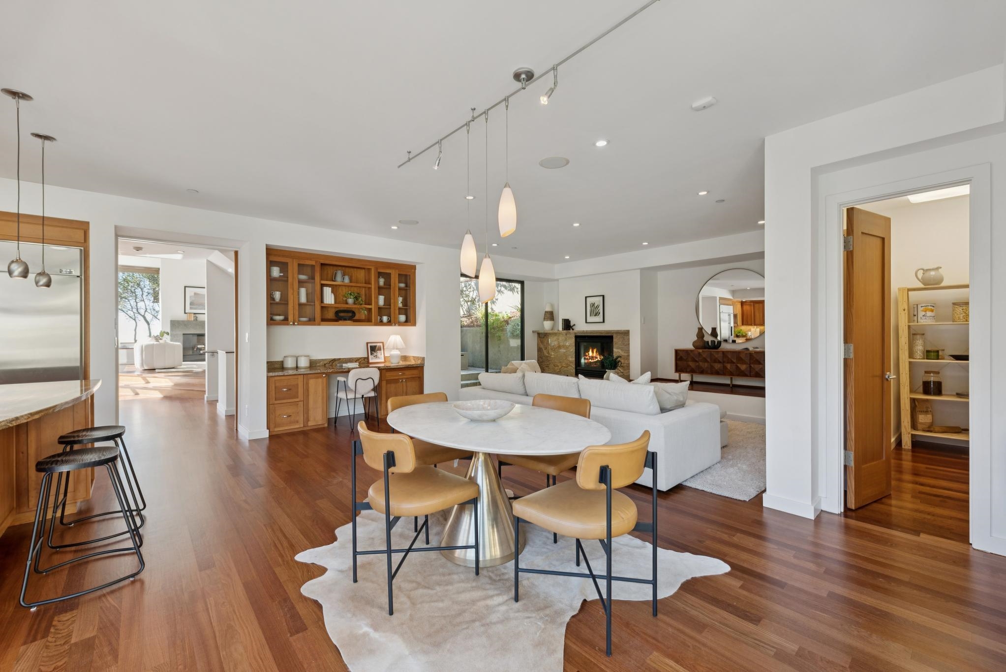 1015 Grand View Dr