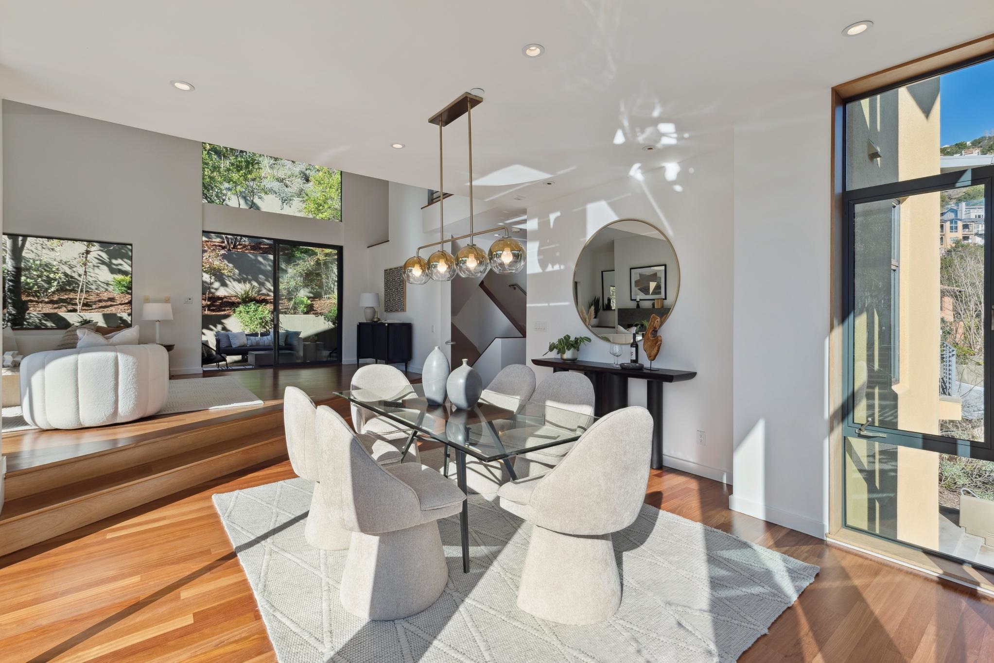 1015 Grand View Dr