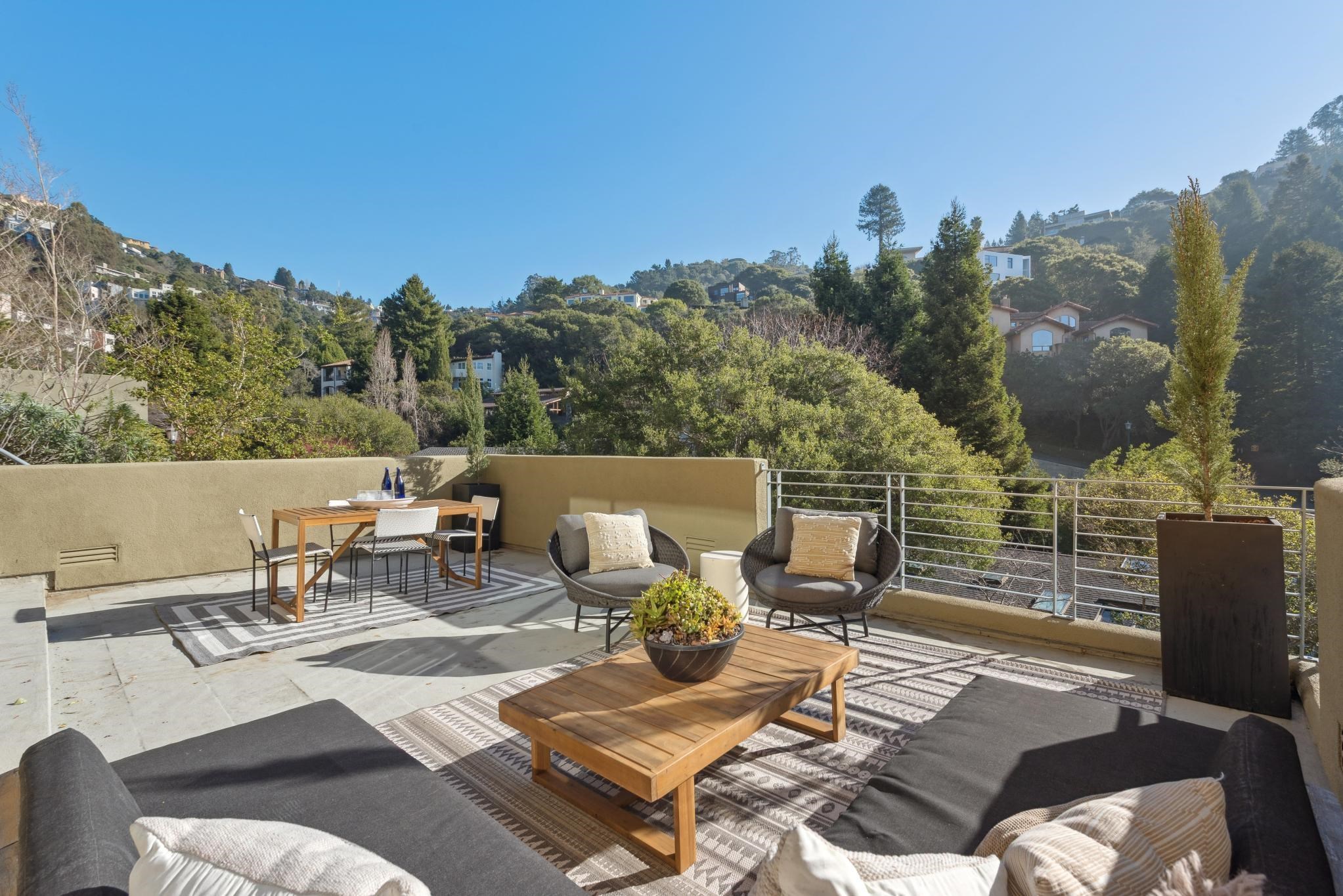 1015 Grand View Dr