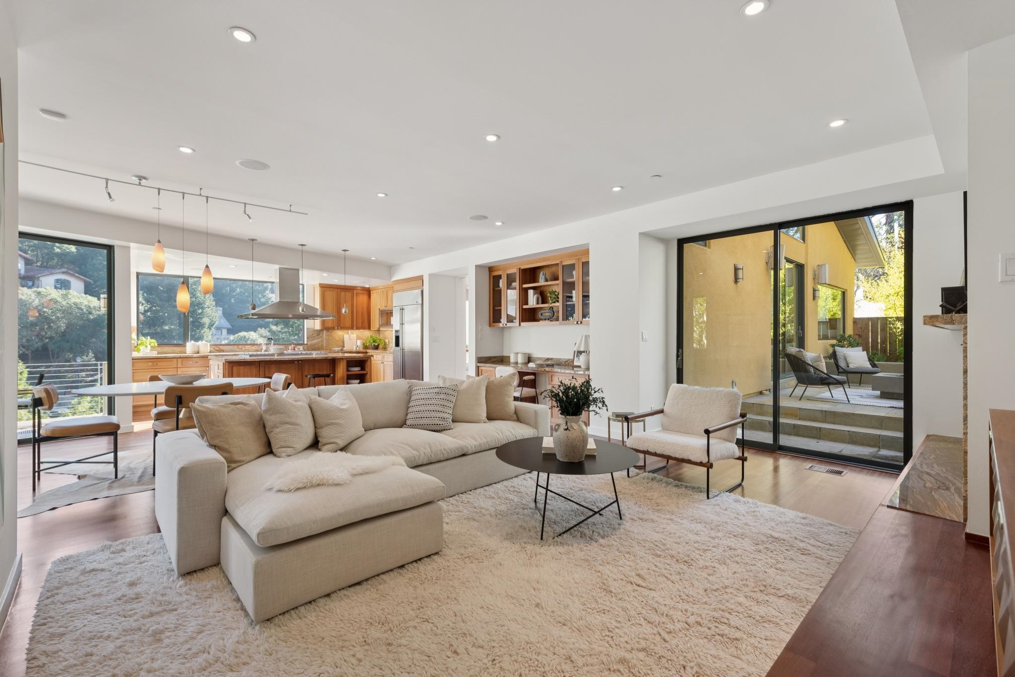 1015 Grand View Dr