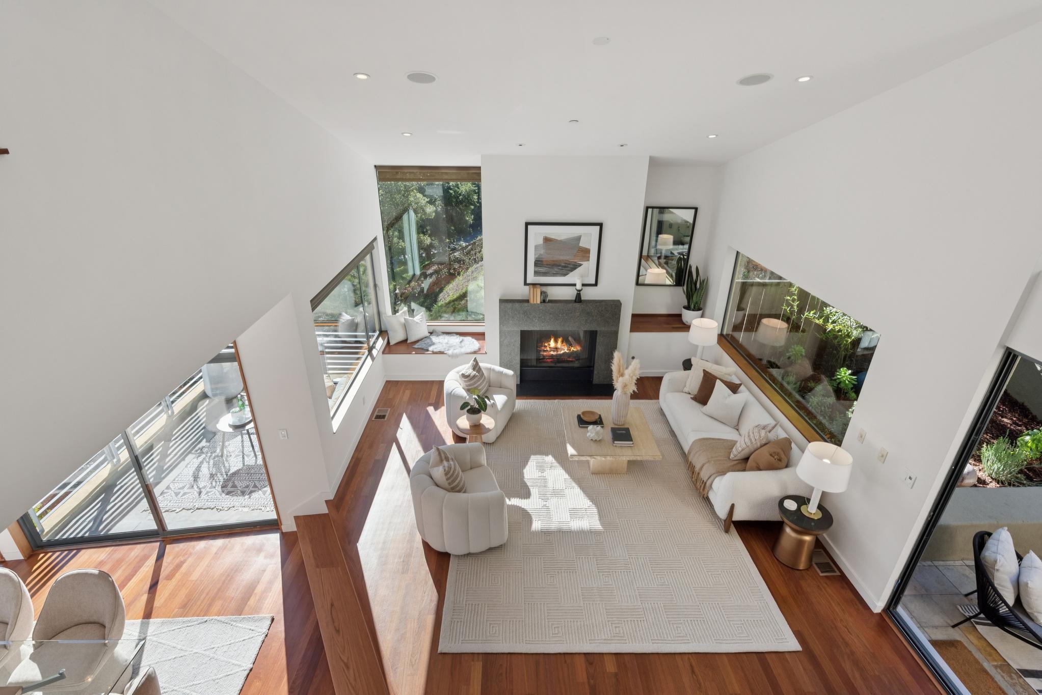 1015 Grand View Dr