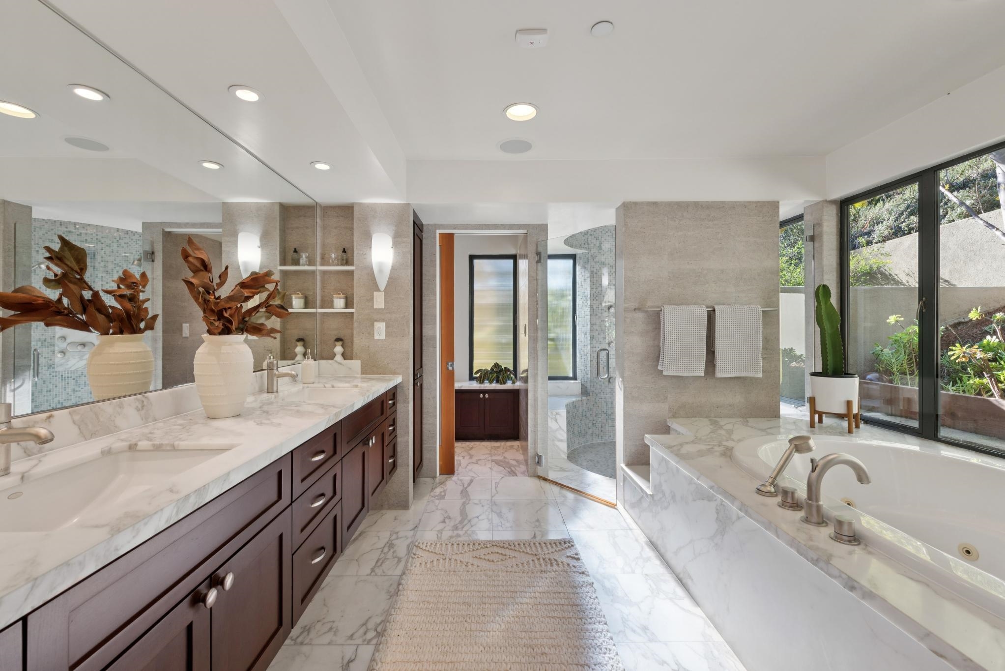 1015 Grand View Dr