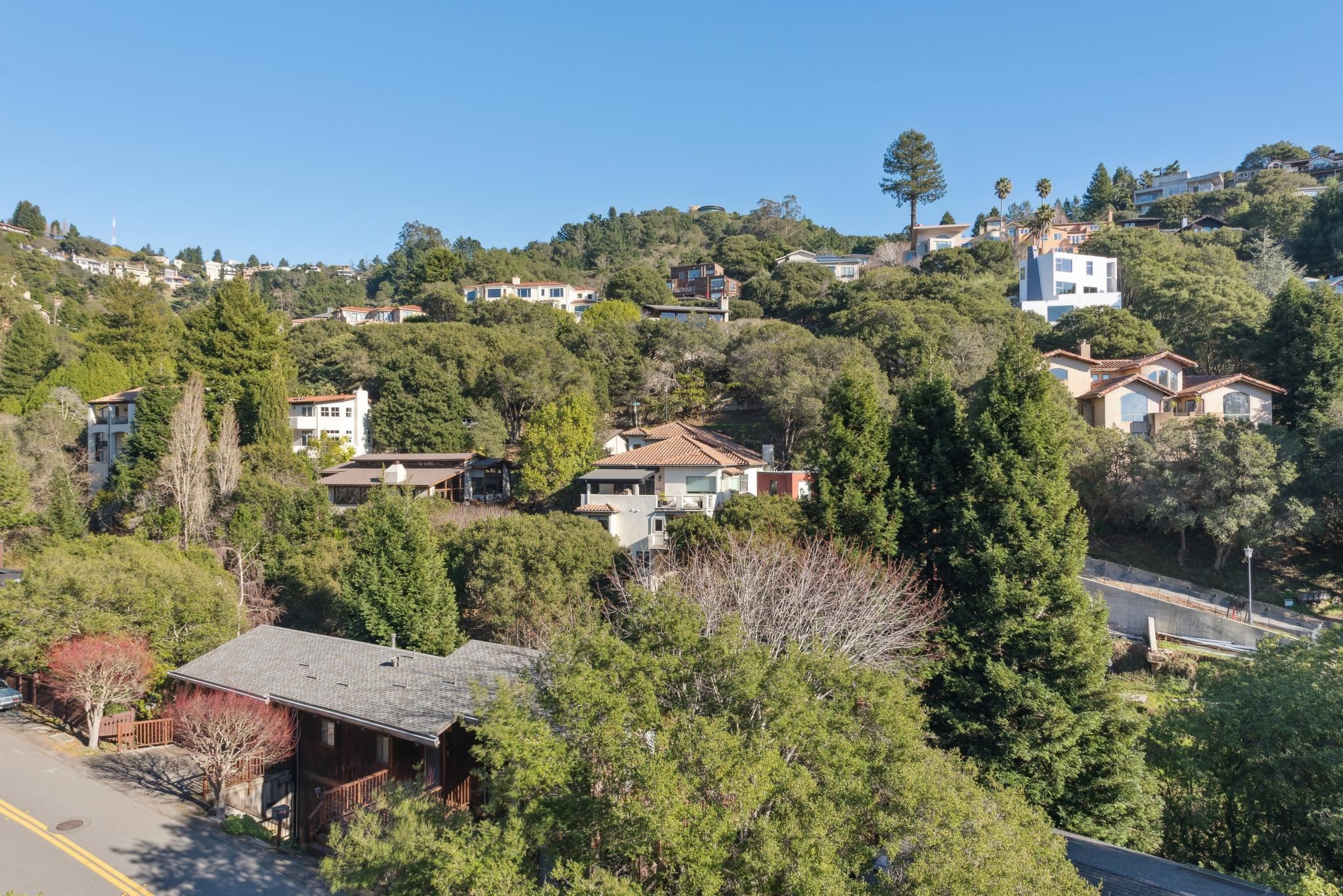 1015 Grand View Dr