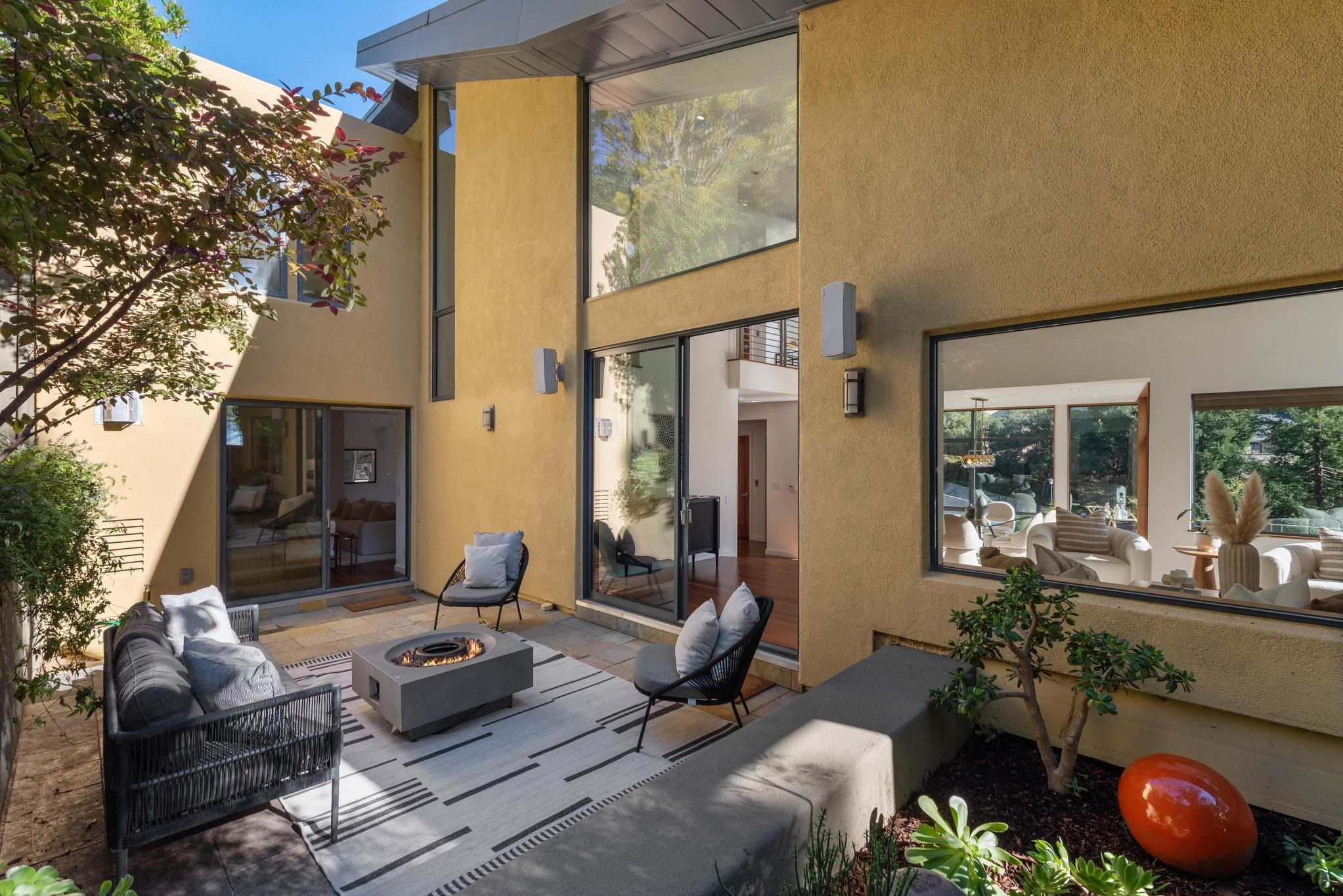 1015 Grand View Dr