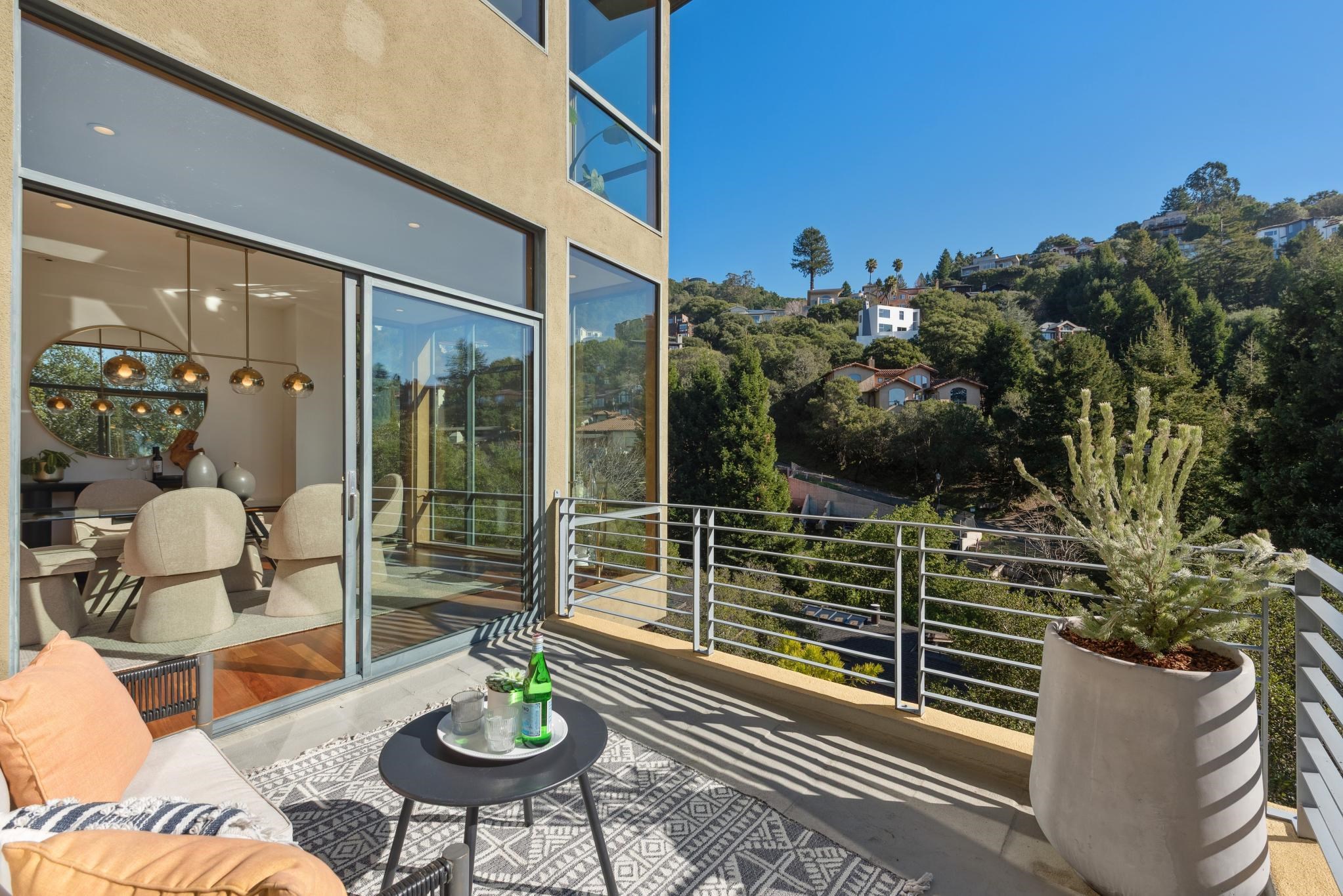 1015 Grand View Dr