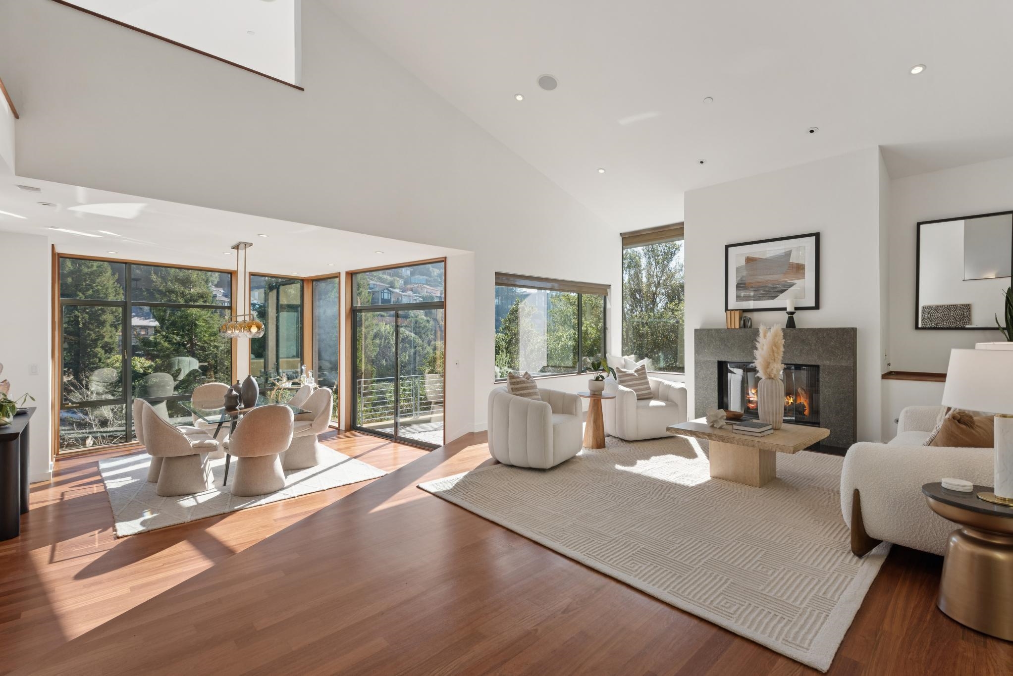1015 Grand View Dr