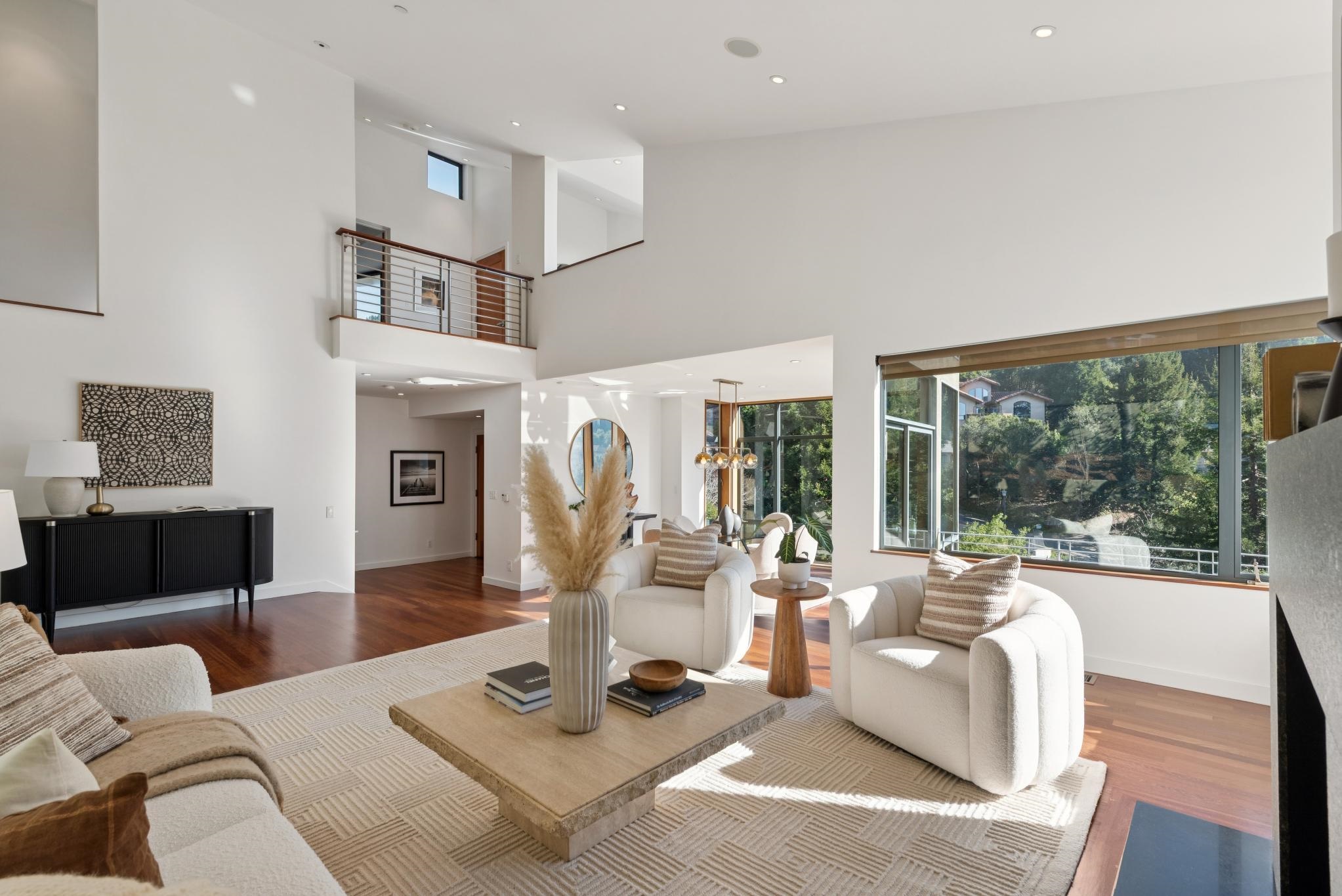 1015 Grand View Dr