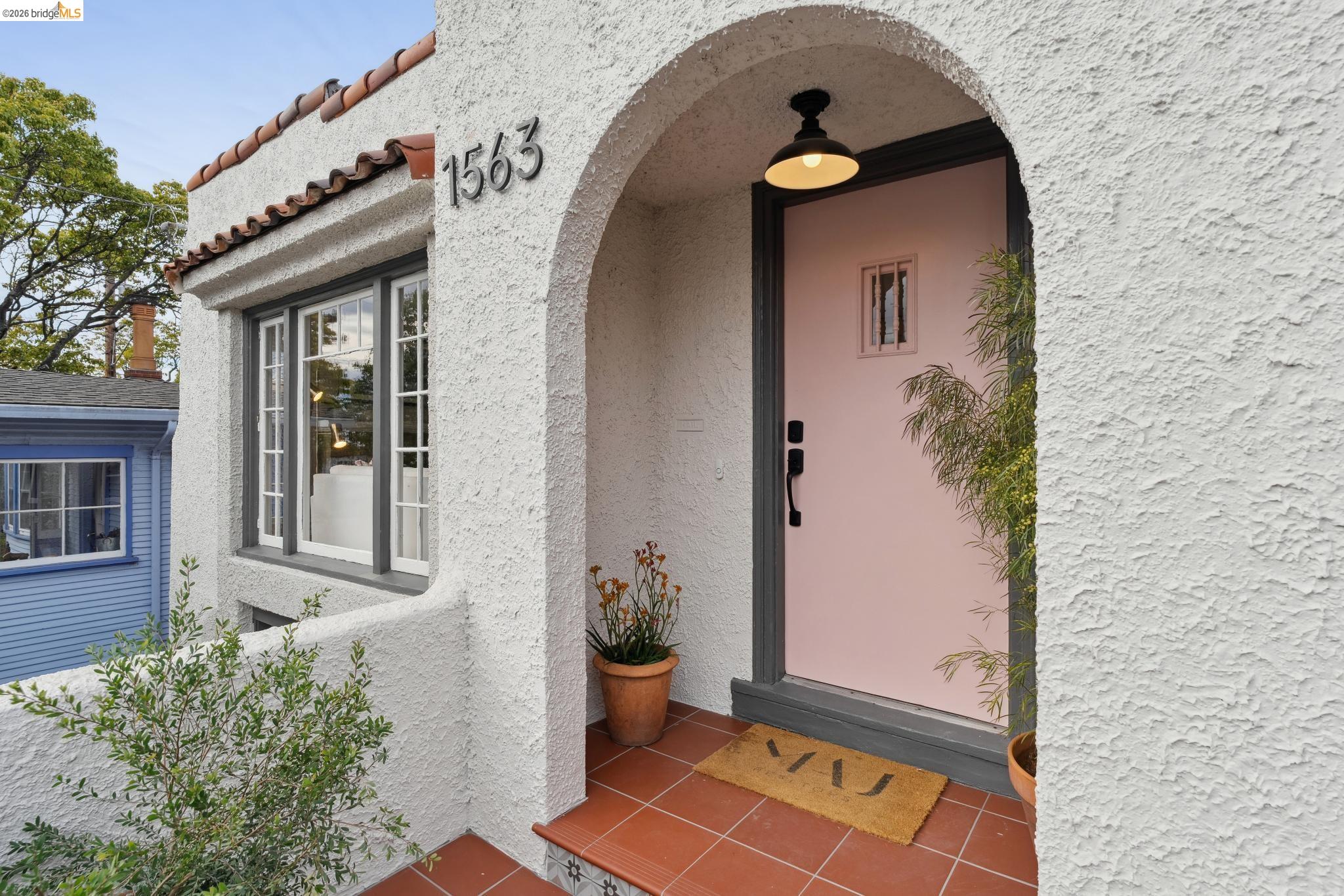 1563 Thousand Oaks Blvd