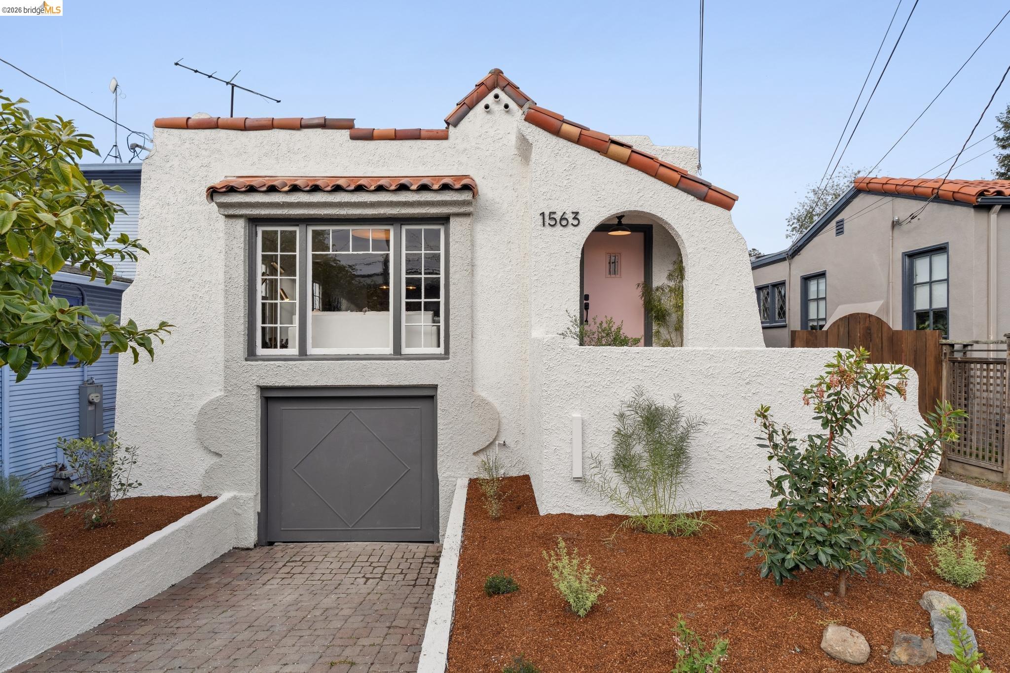 1563 Thousand Oaks Blvd