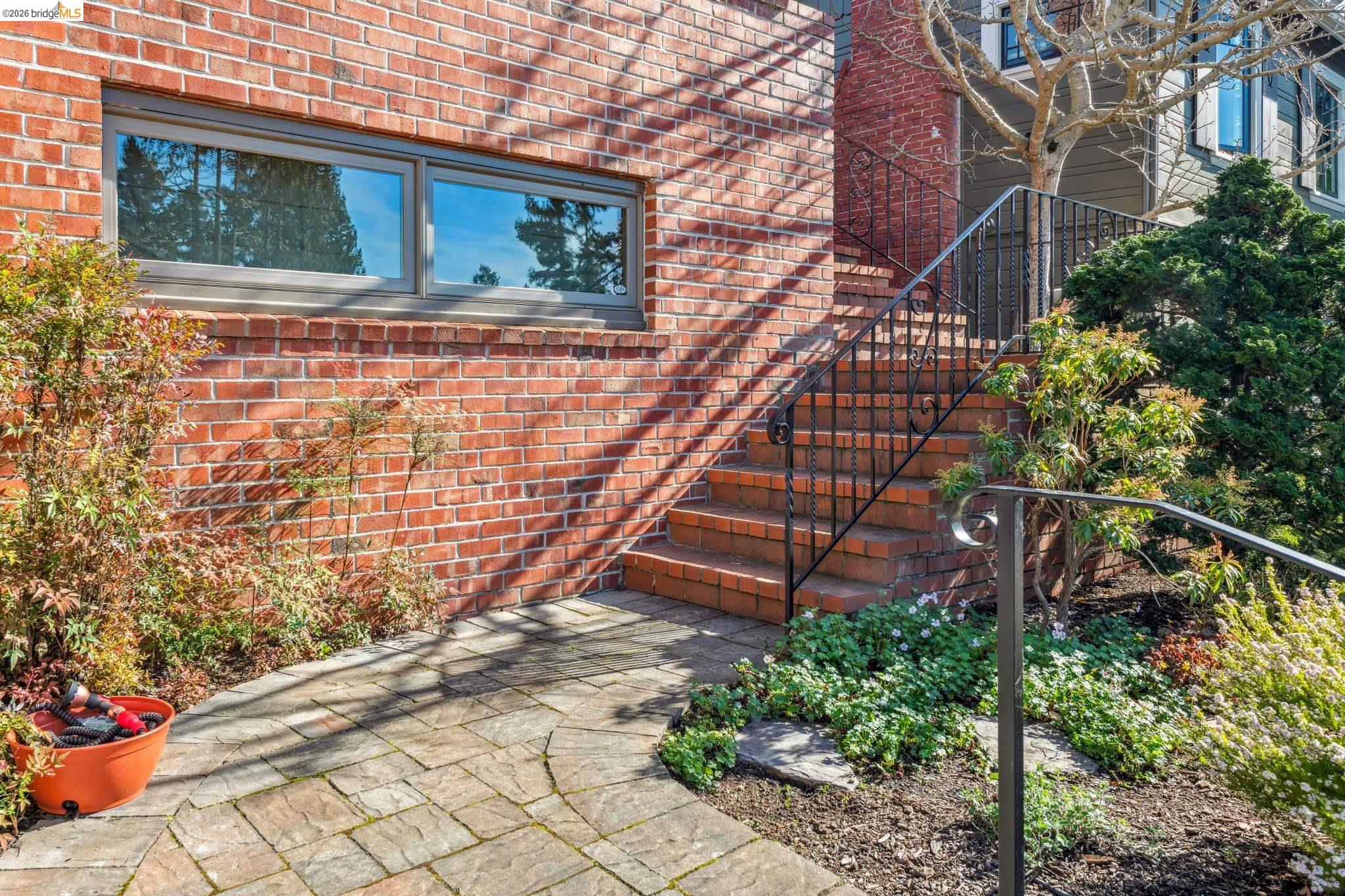 105 Arlington Ave