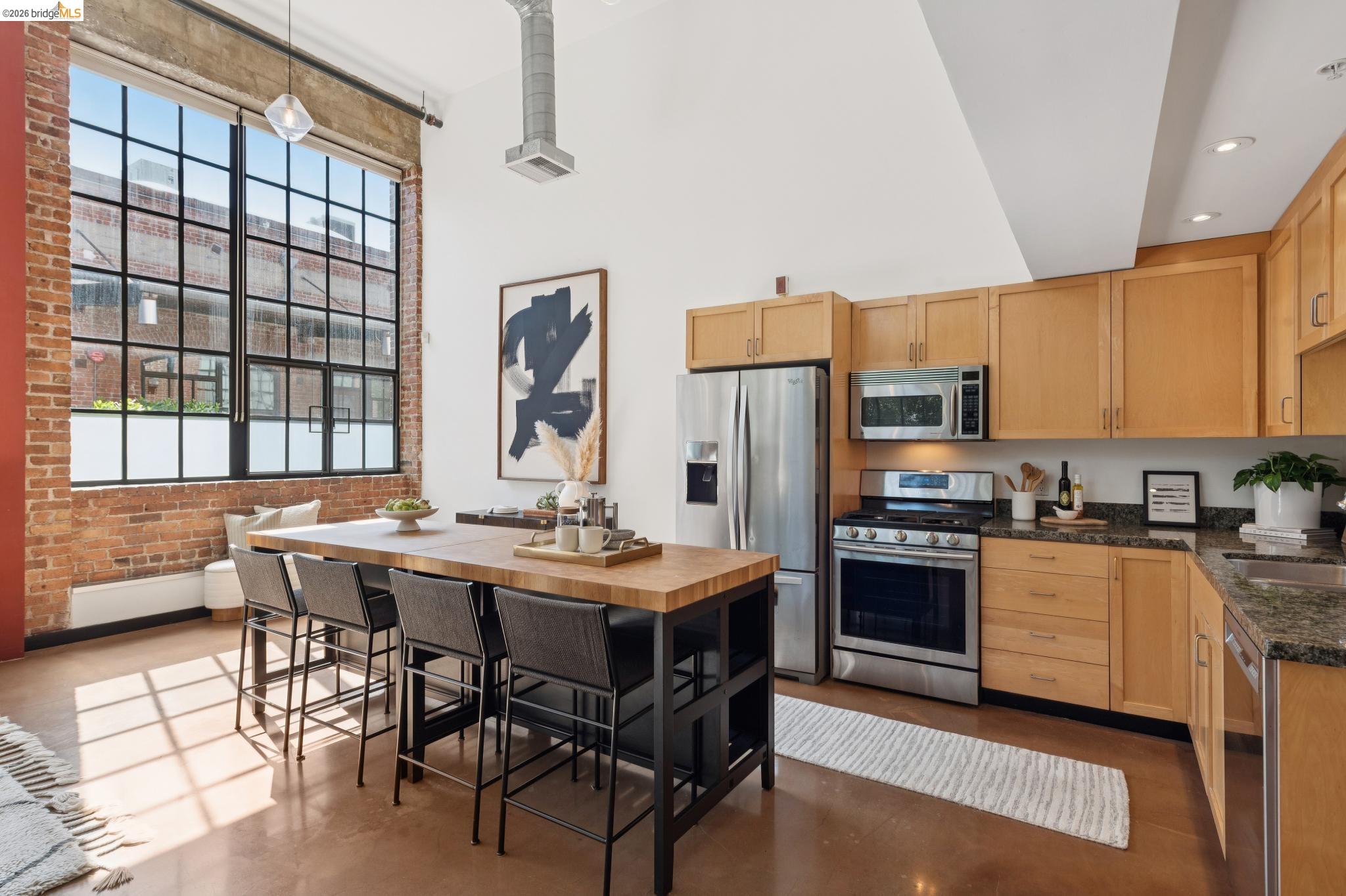 425 E 11th St # 17