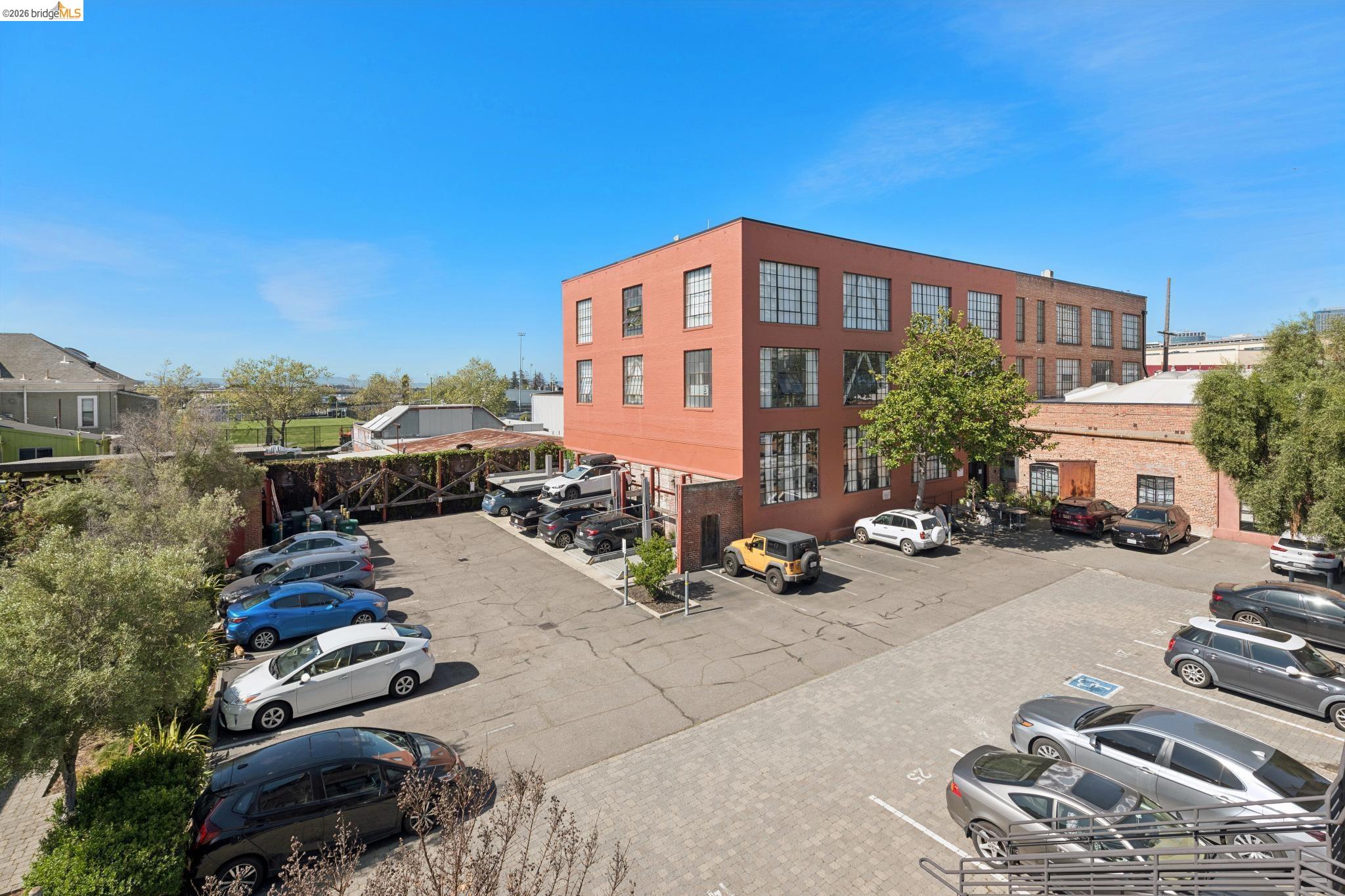 425 E 11th St # 17