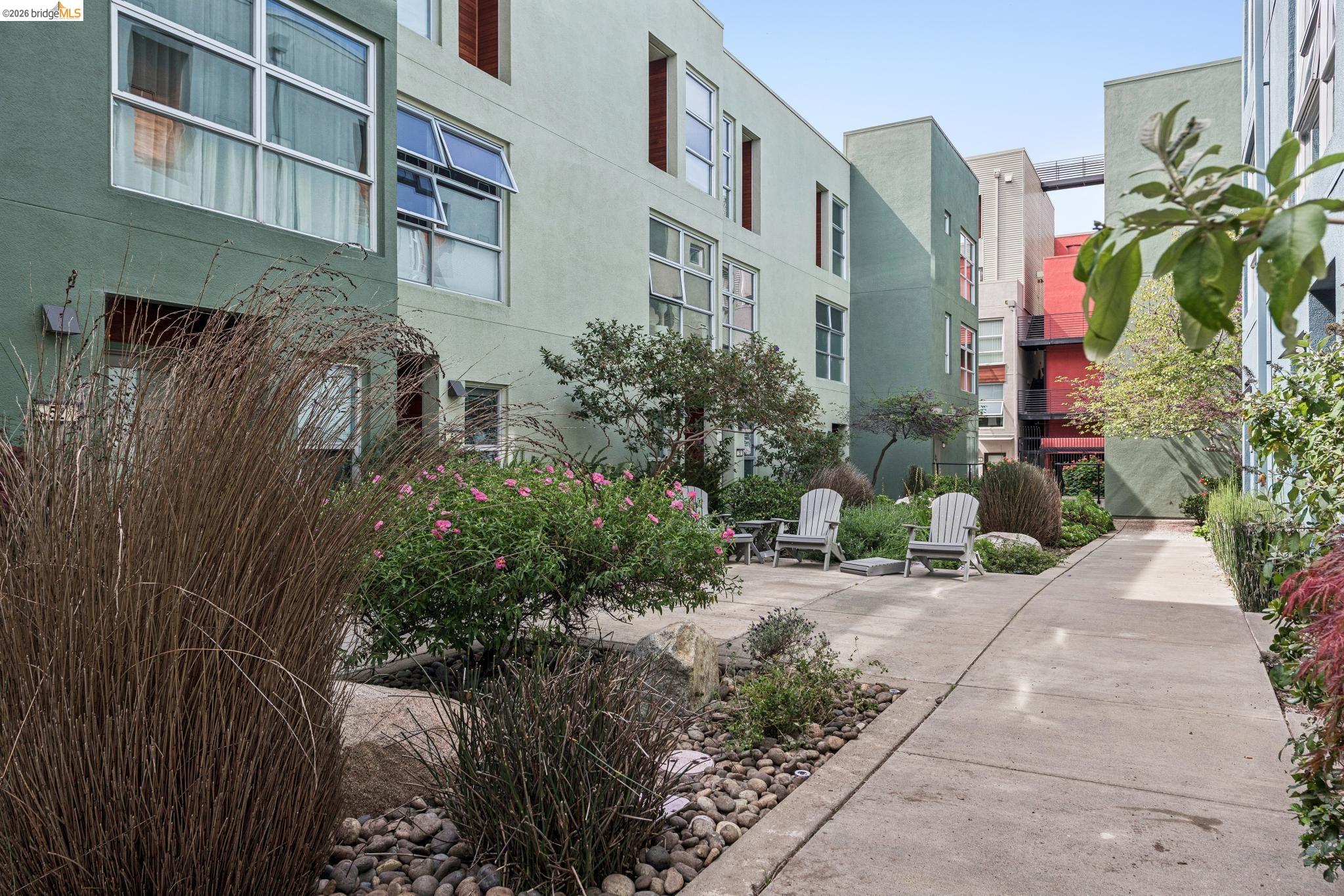 61 Glashaus Loop