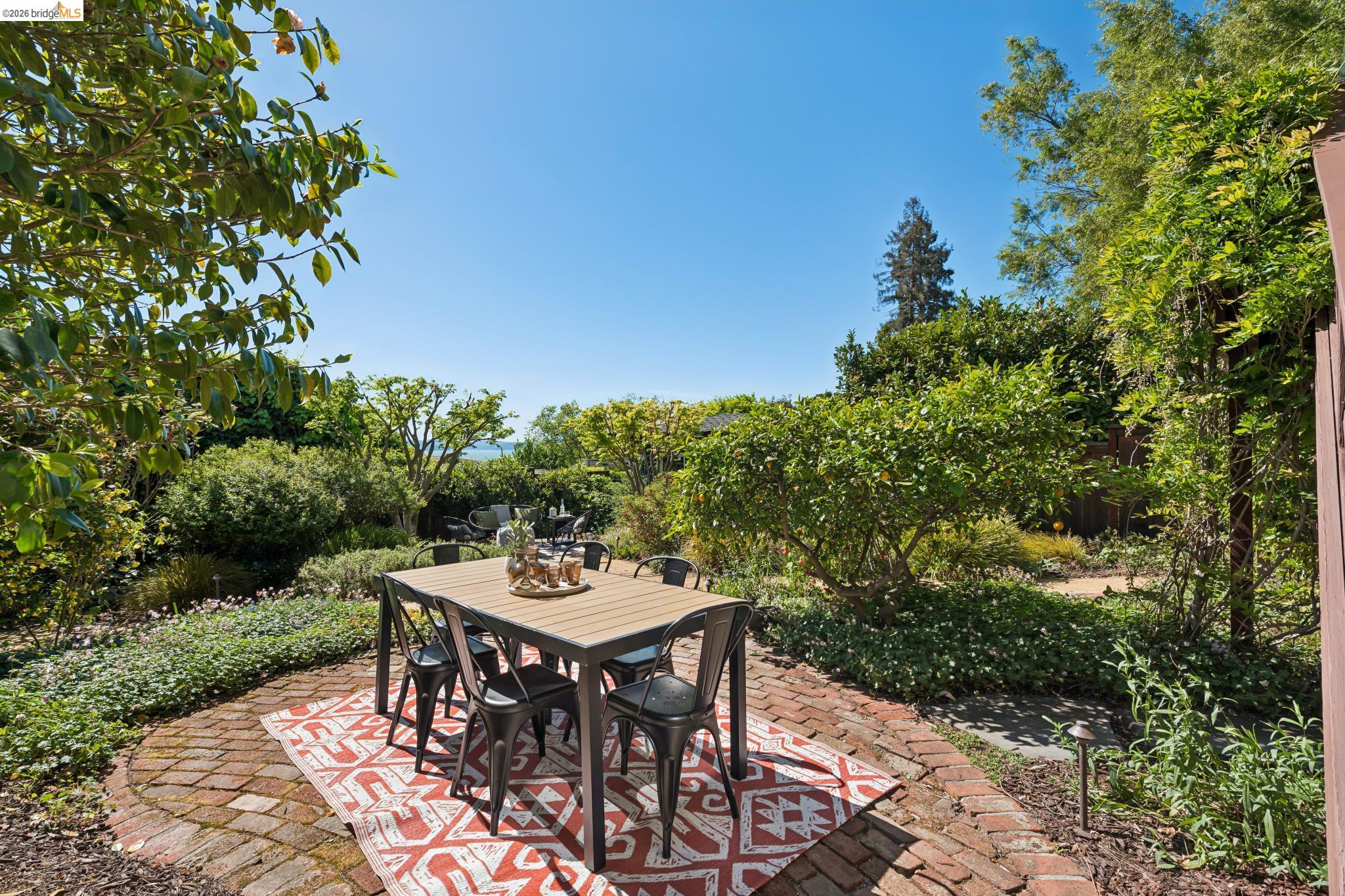 938 San Benito Rd