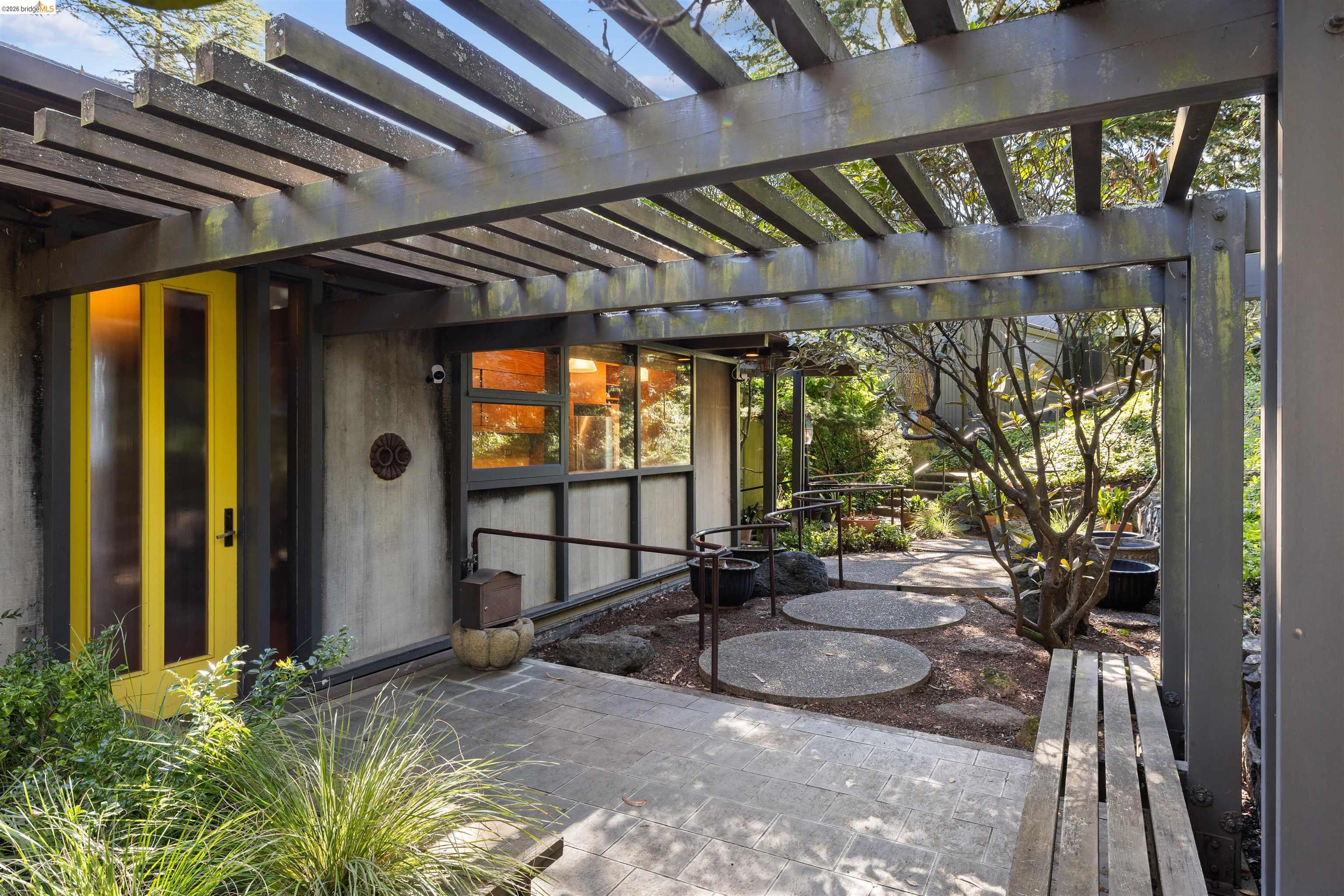 205 Lake Dr