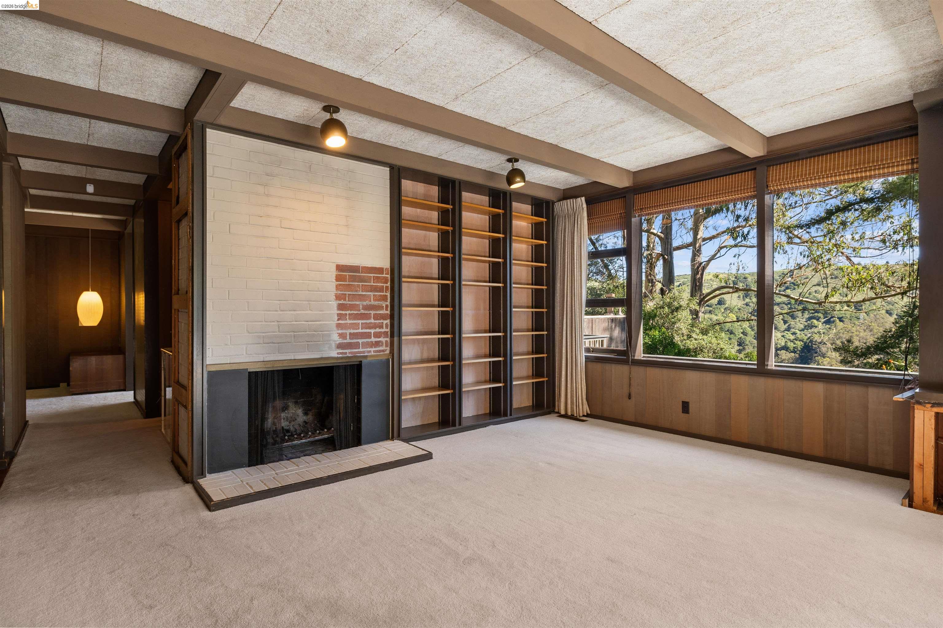 205 Lake Dr