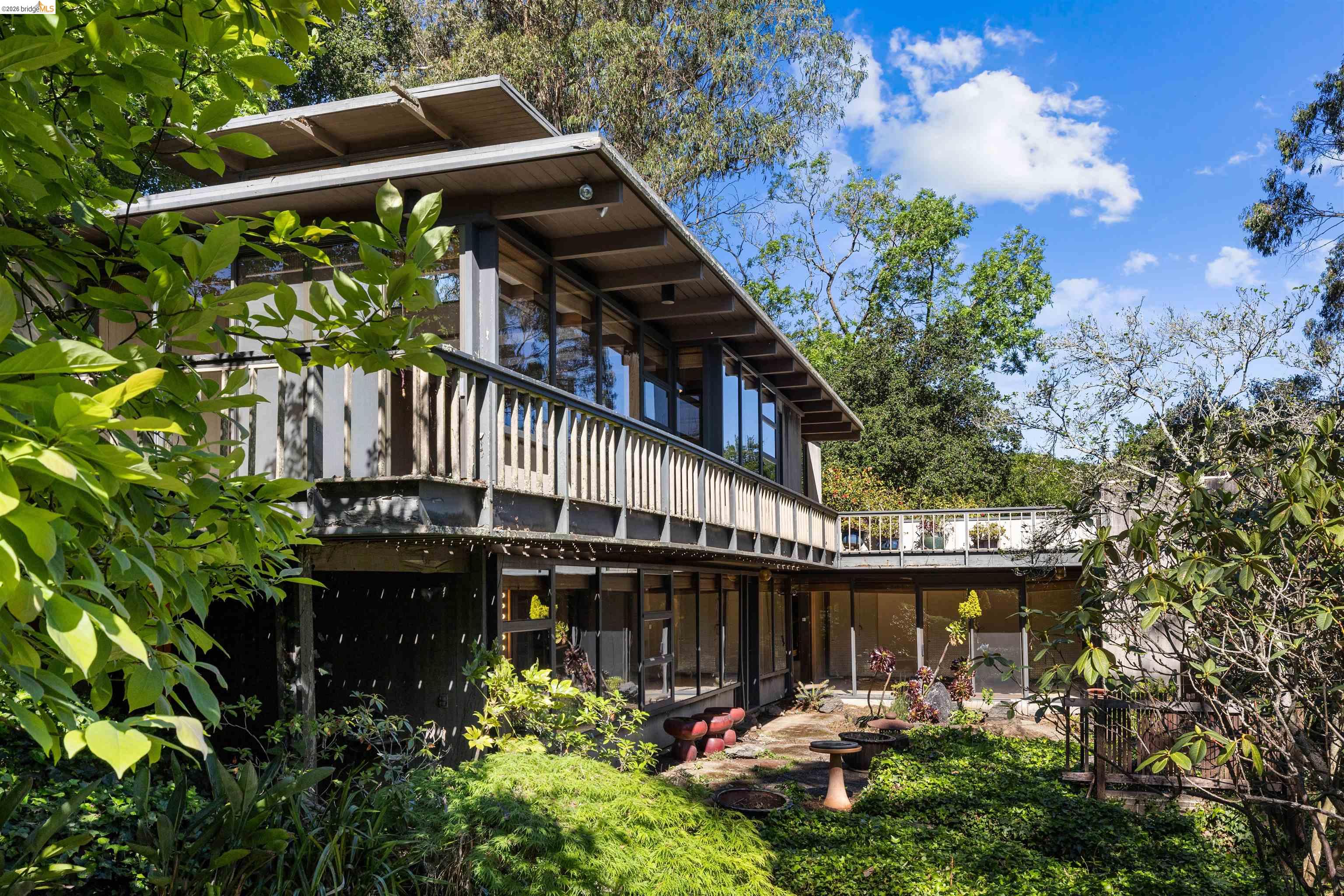 205 Lake Dr